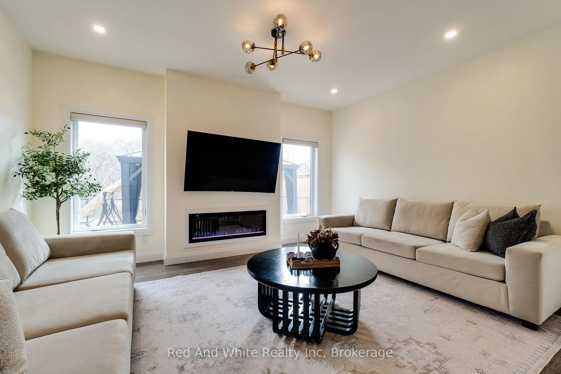 Photo 7 of 126 Forest Creek Drive, Kitchener — HOMEH