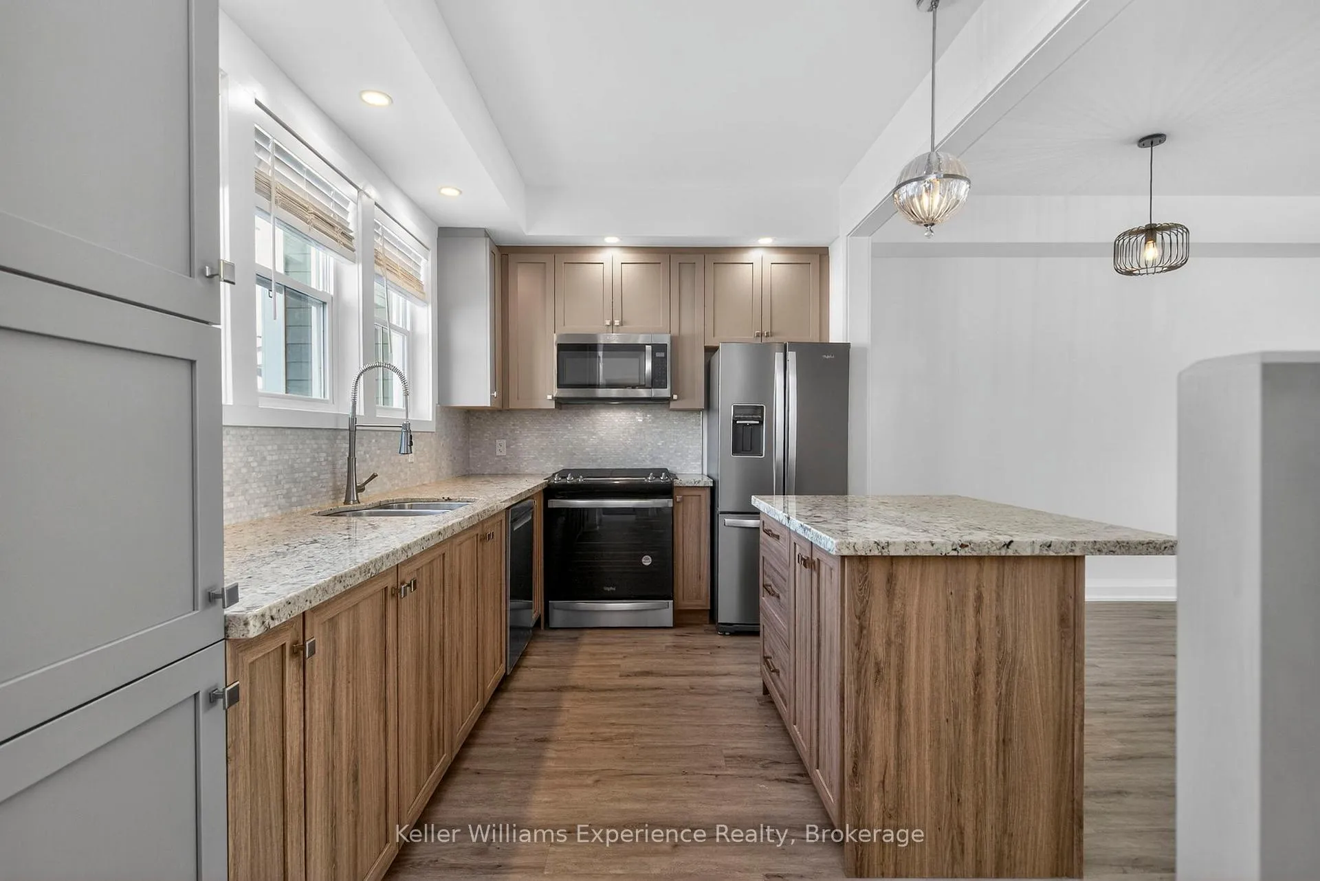 Photo 2 of 10 Danielle Crescent, Midland — HOMEH