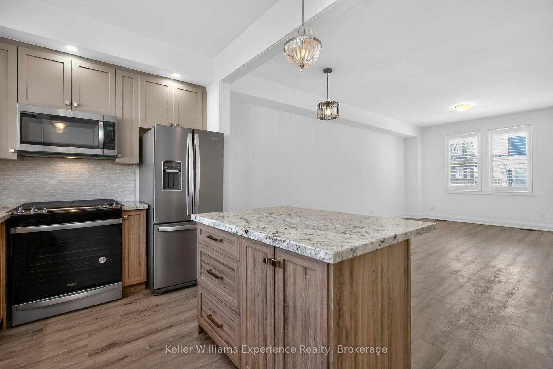 Photo 3 of 10 Danielle Crescent, Midland — HOMEH