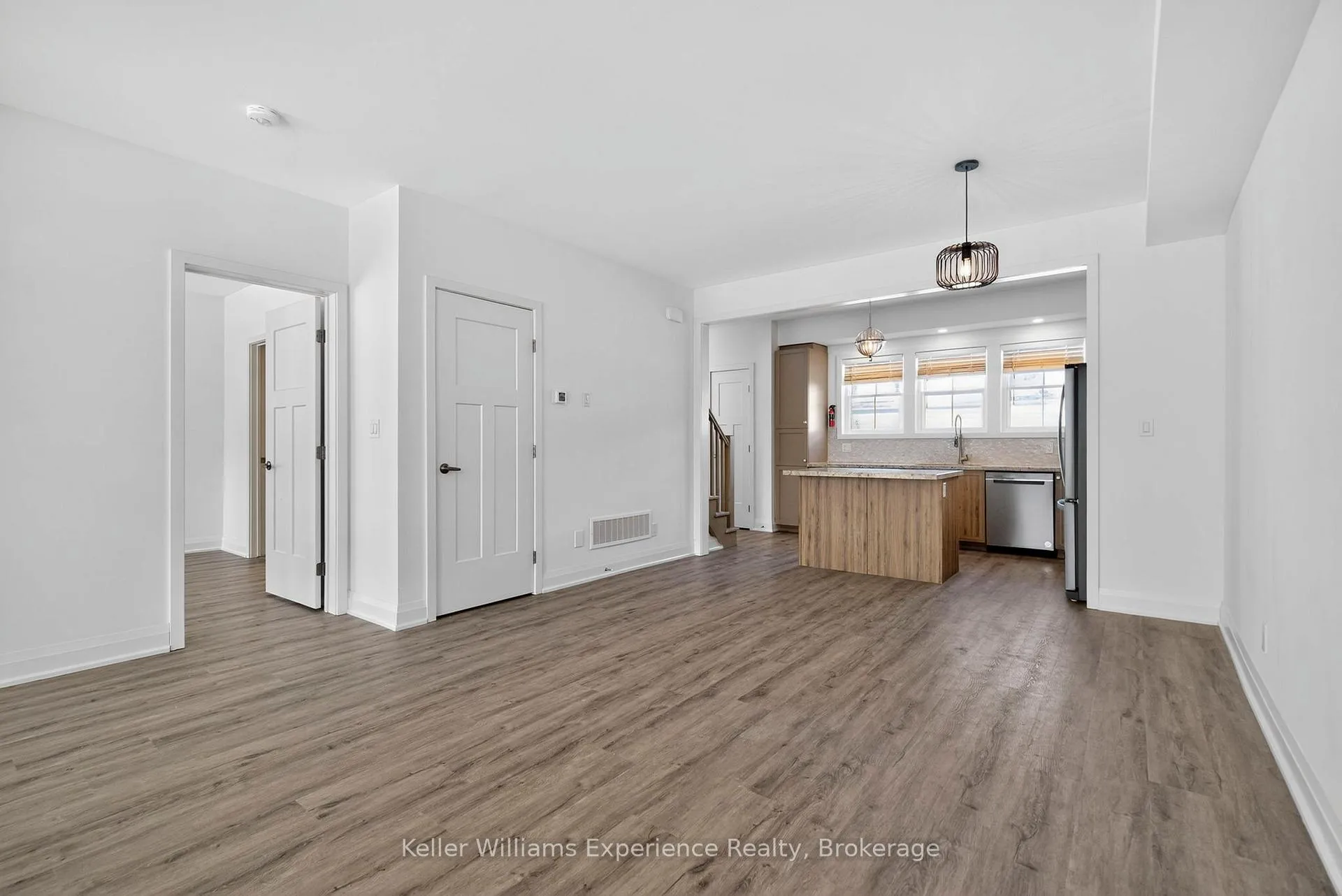 Photo 4 of 10 Danielle Crescent, Midland — HOMEH