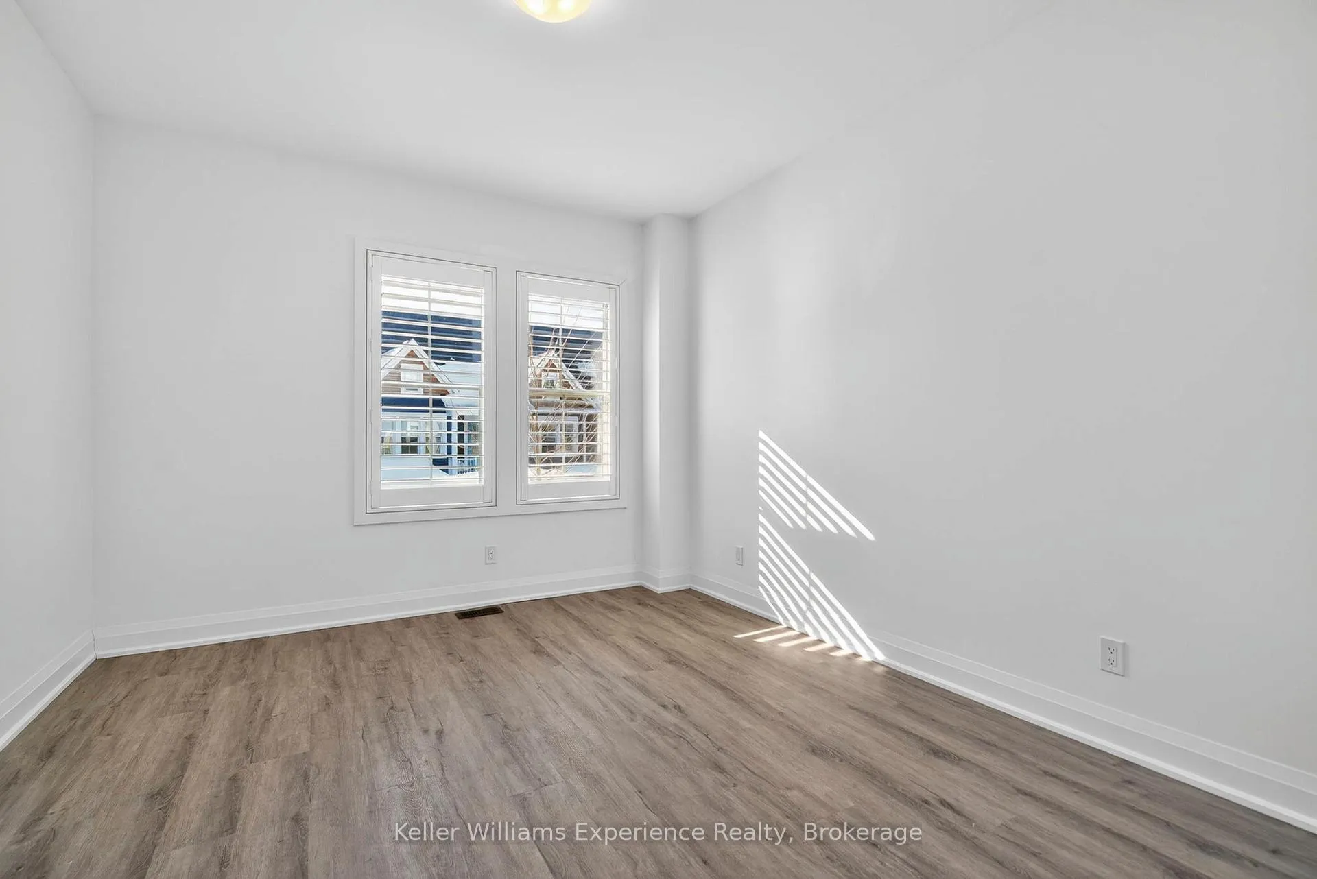 Photo 9 of 10 Danielle Crescent, Midland — HOMEH