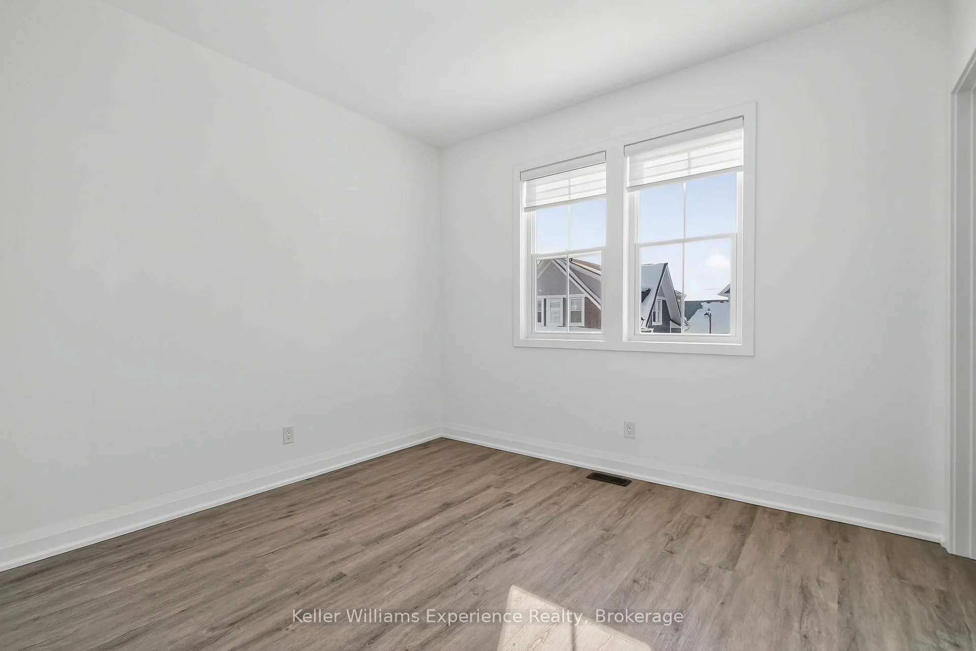Photo 14 of 10 Danielle Crescent, Midland — HOMEH