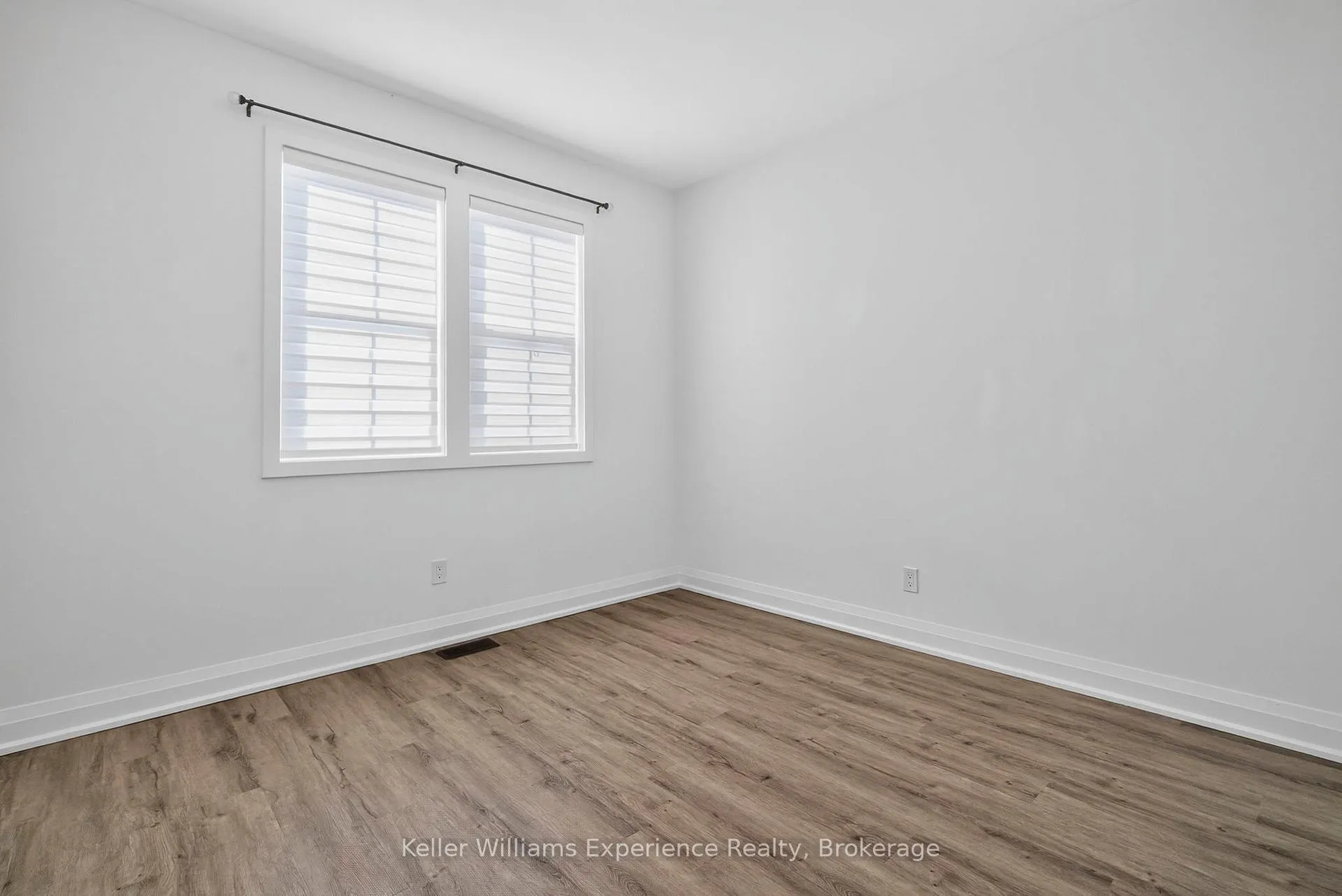 Photo 16 of 10 Danielle Crescent, Midland — HOMEH