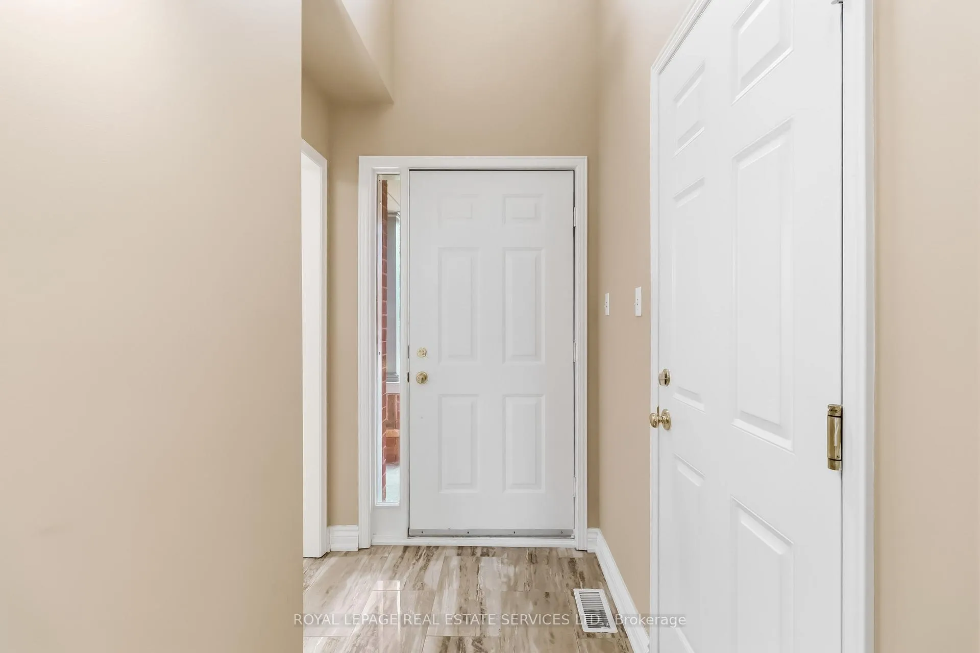 Photo 6 of Unit 17, 4275 Millcroft Park Drive, Burlington, Rose — HOMEH
