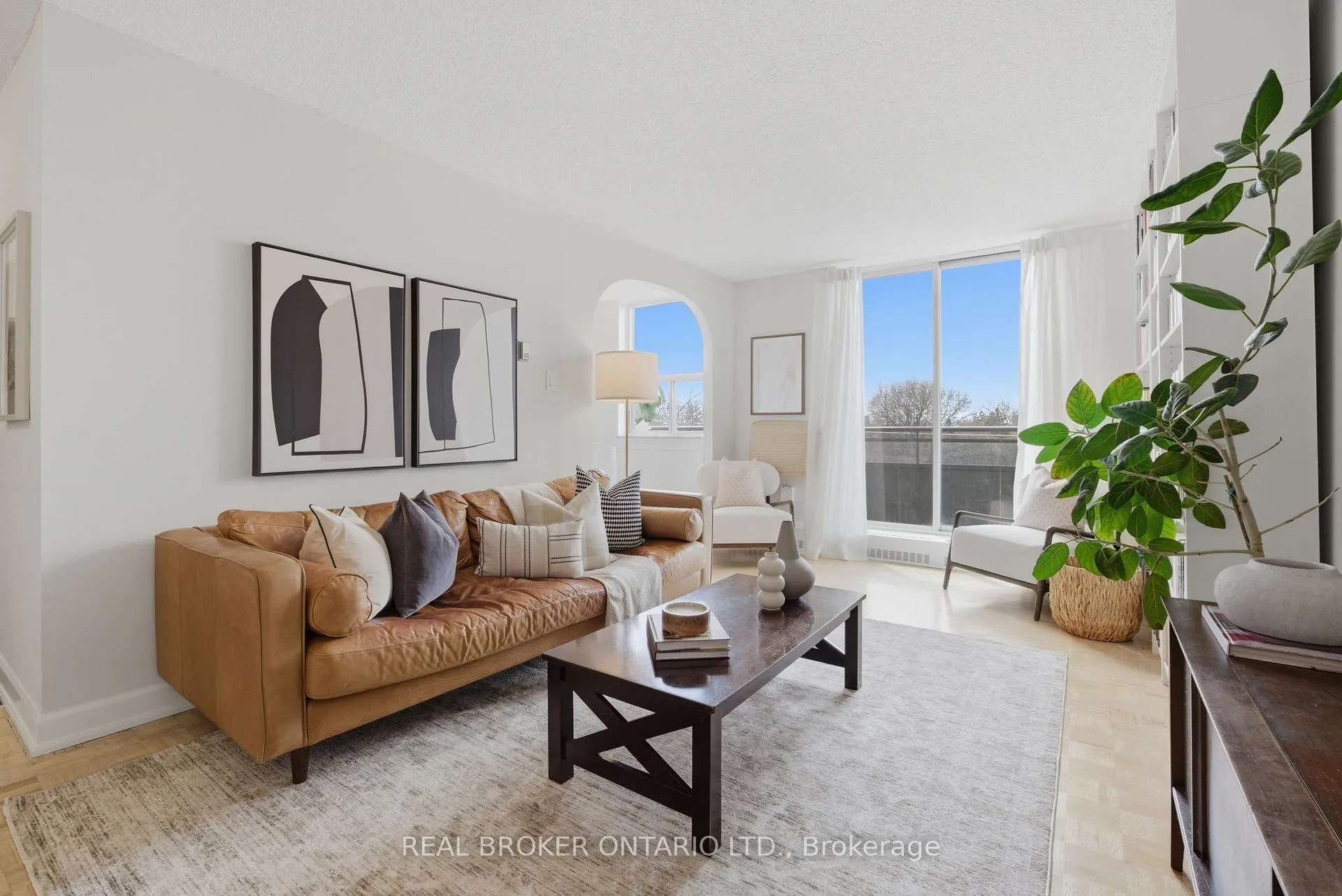 Front of Unit 306, 1071 Woodbine Avenue