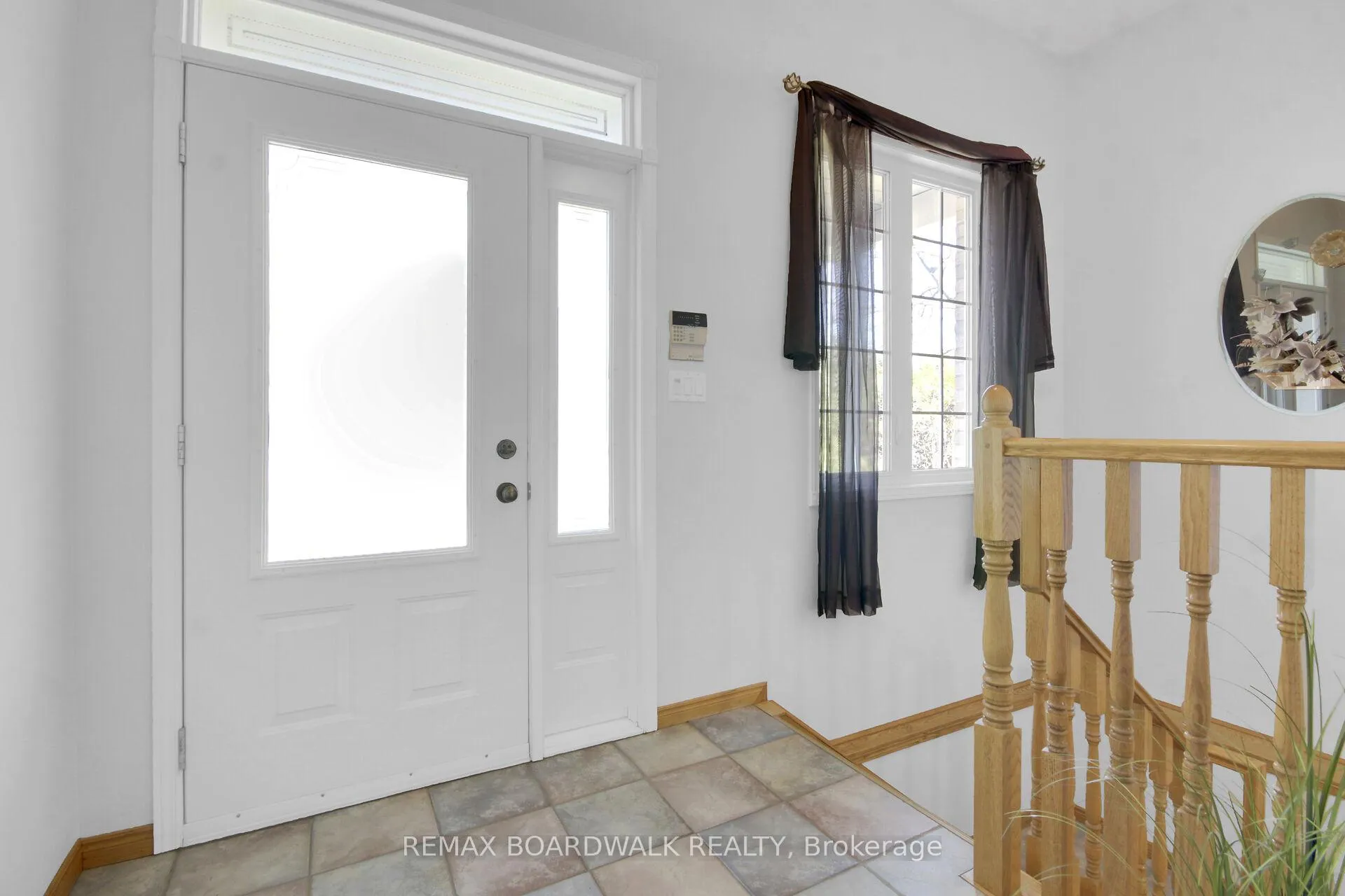 Photo 4 of 6658 Benoit Street, Ottawa, Chateauneuf — HOMEH