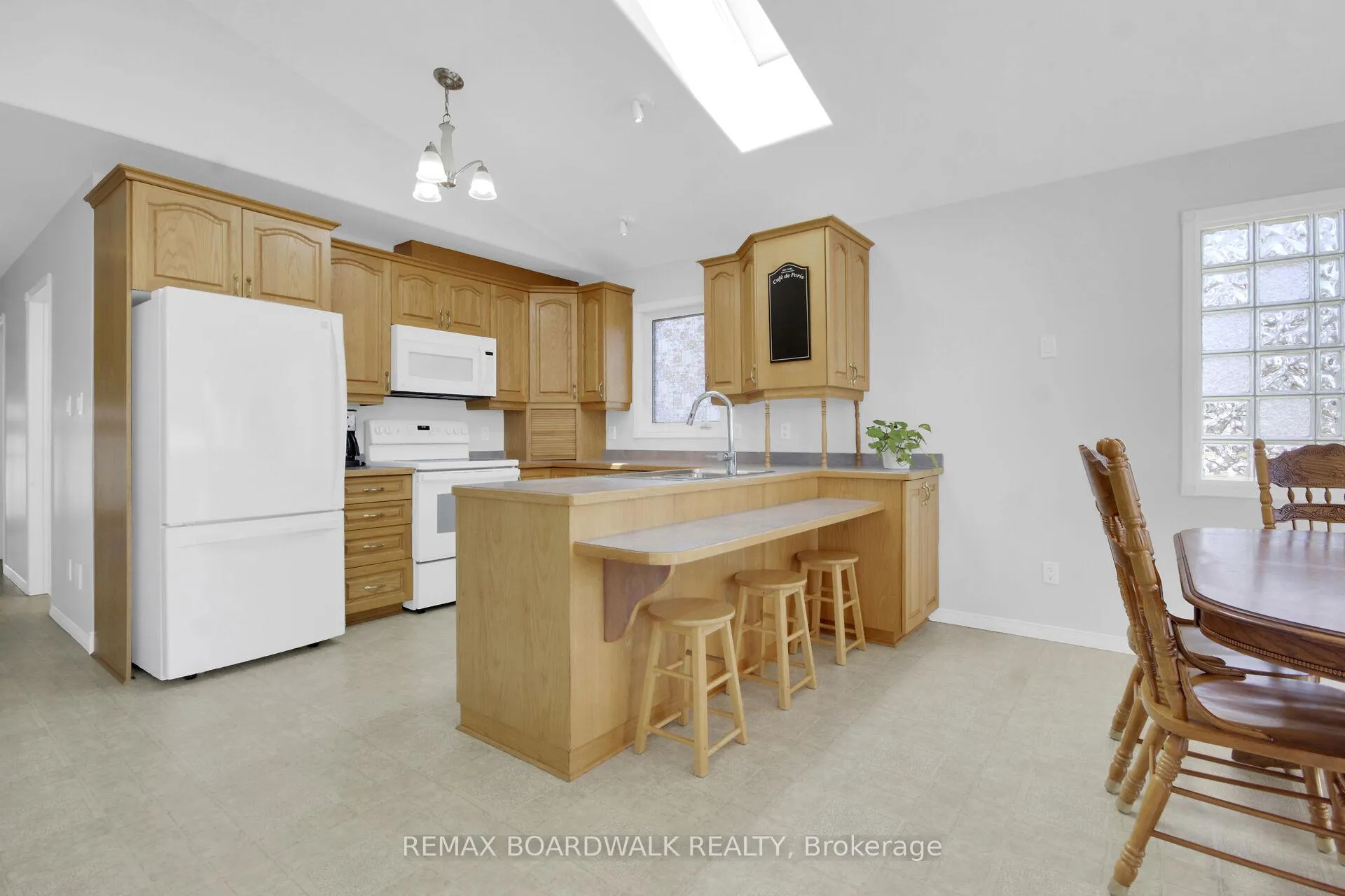 Photo 10 of 6658 Benoit Street, Ottawa, Chateauneuf — HOMEH