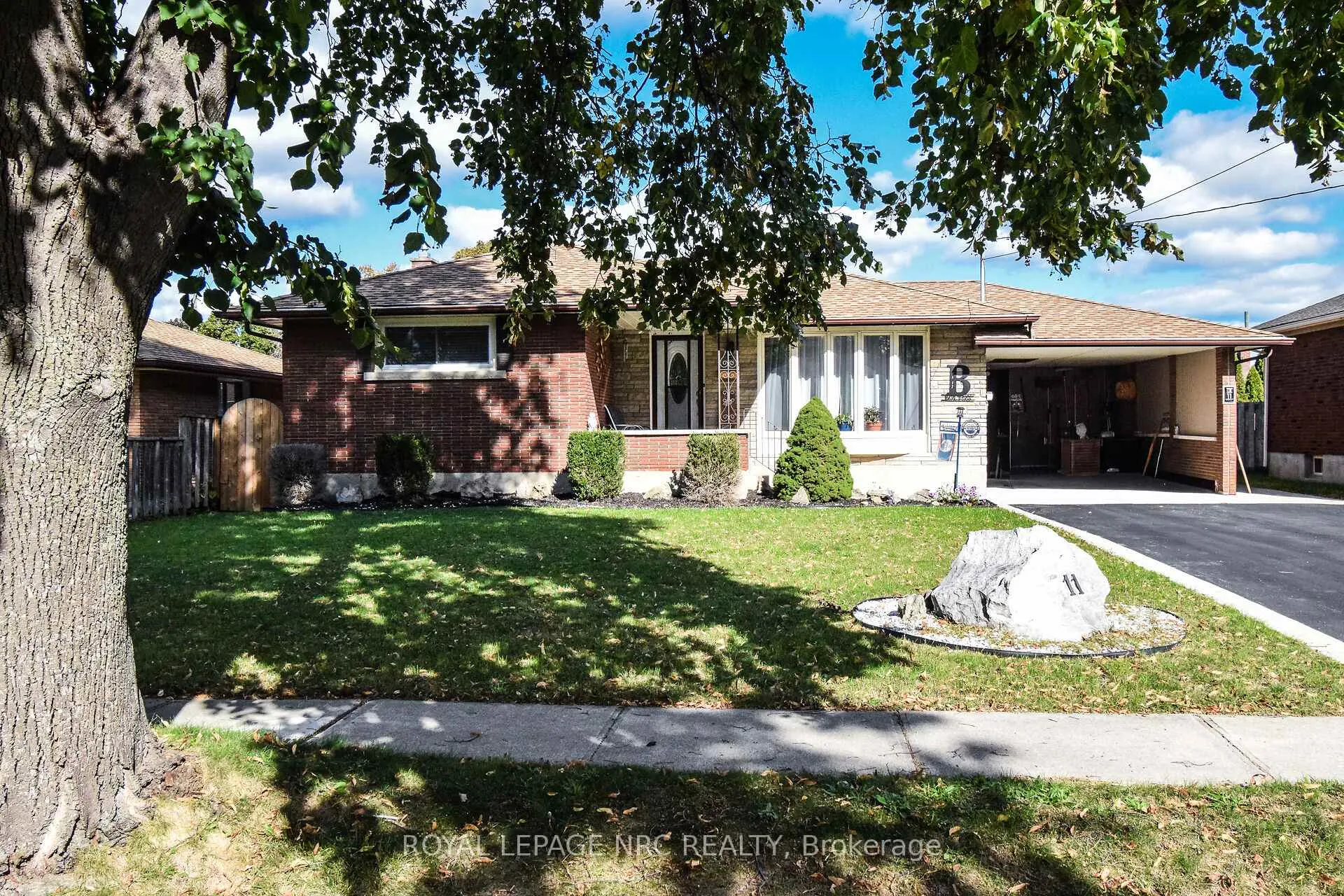 Photo 2 of 11 Grosvenor Street, St. Catharines, Bunting/Linwell — HOMEH
