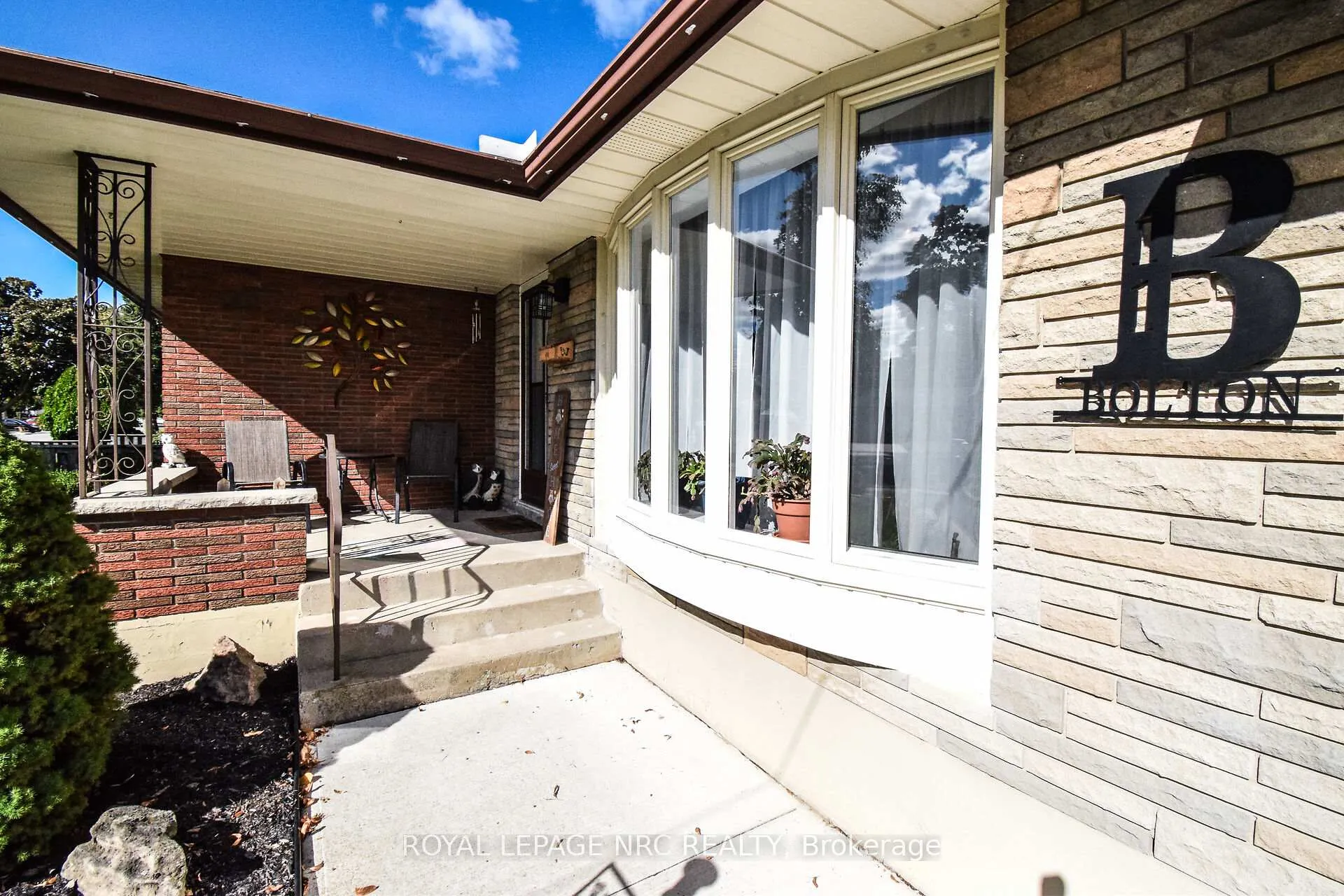 Photo 3 of 11 Grosvenor Street, St. Catharines, Bunting/Linwell — HOMEH