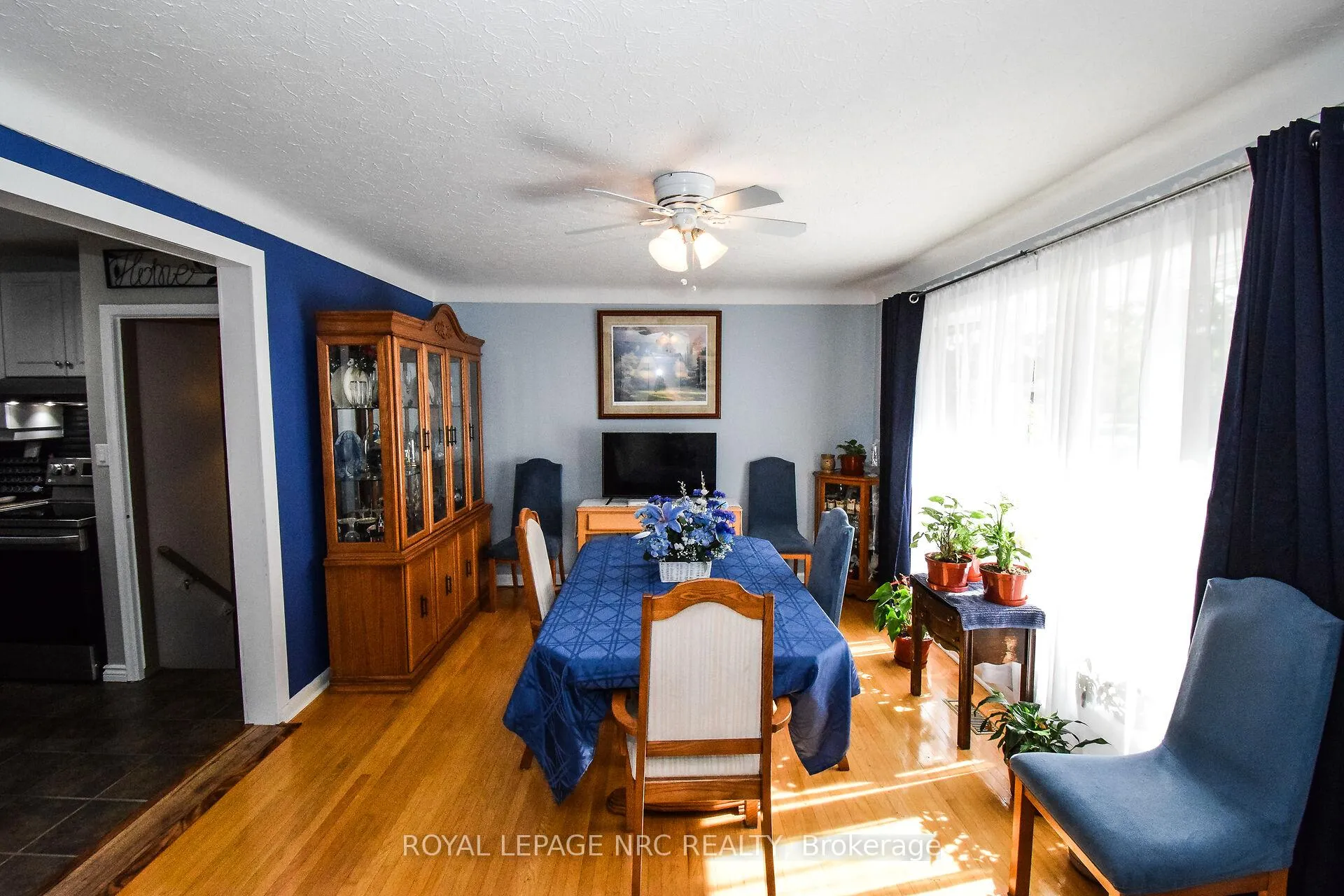 Photo 6 of 11 Grosvenor Street, St. Catharines, Bunting/Linwell — HOMEH