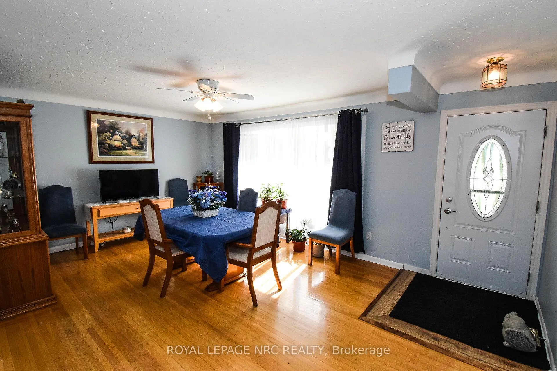 Photo 7 of 11 Grosvenor Street, St. Catharines, Bunting/Linwell — HOMEH