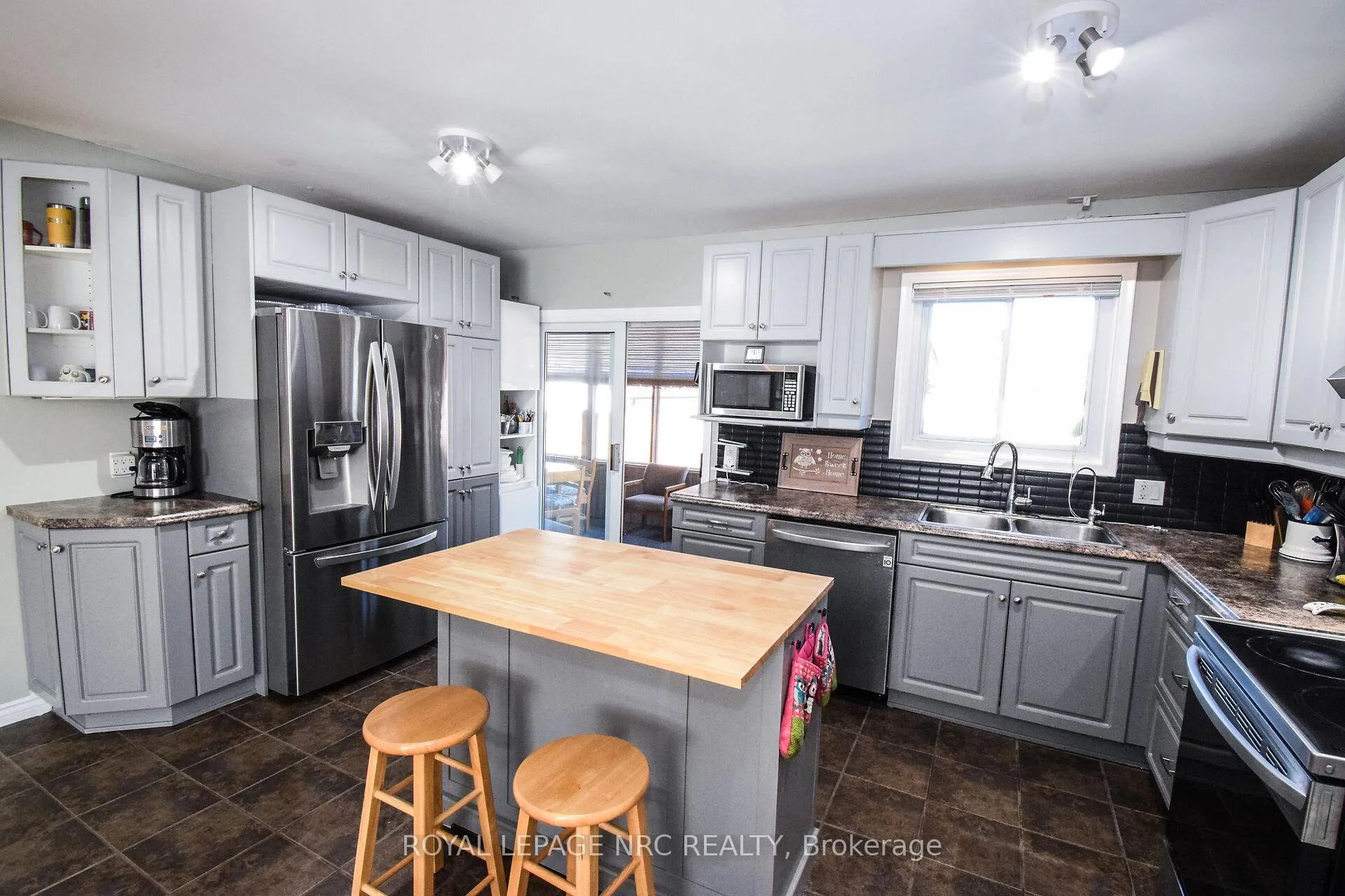Photo 8 of 11 Grosvenor Street, St. Catharines, Bunting/Linwell — HOMEH