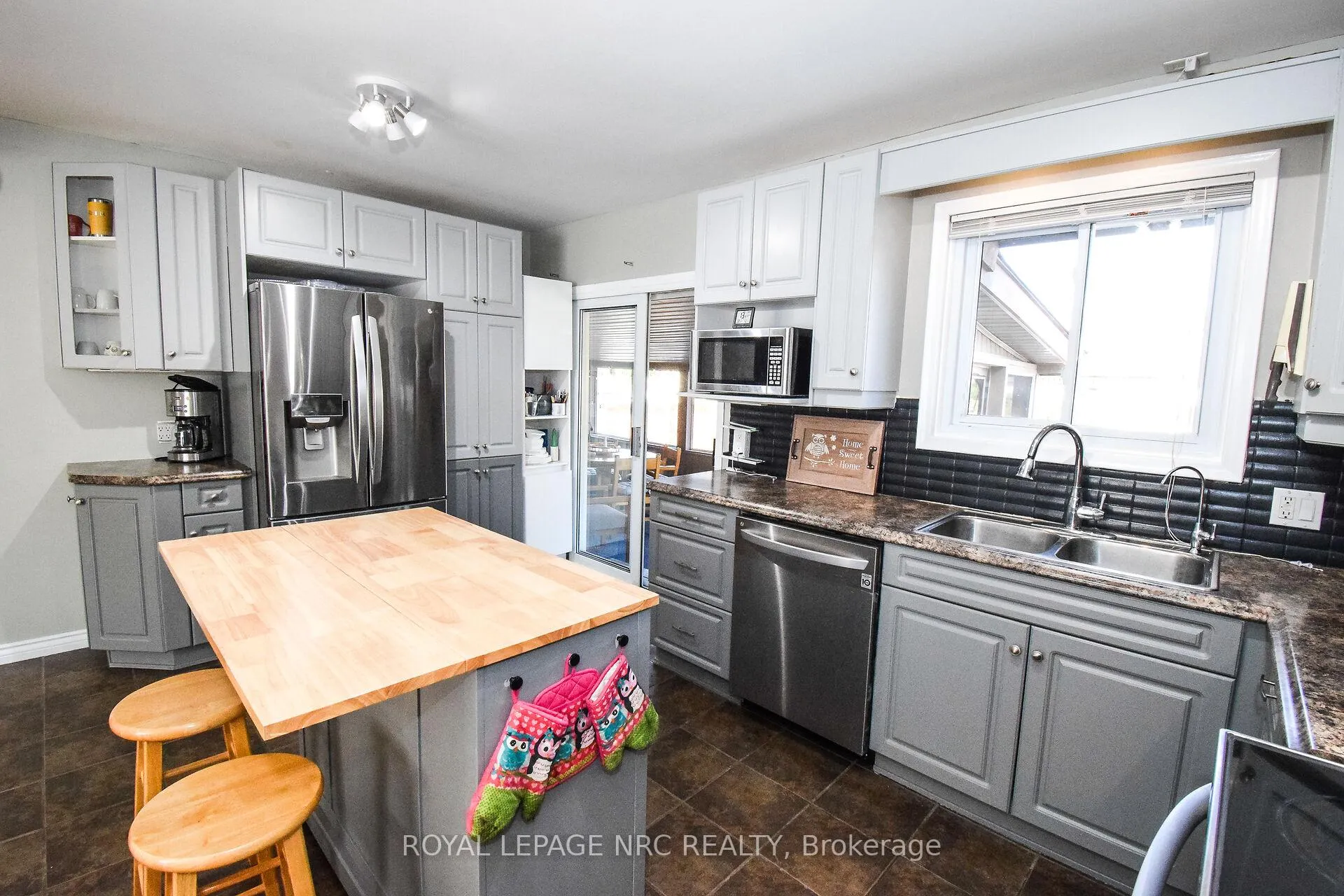 Photo 9 of 11 Grosvenor Street, St. Catharines, Bunting/Linwell — HOMEH