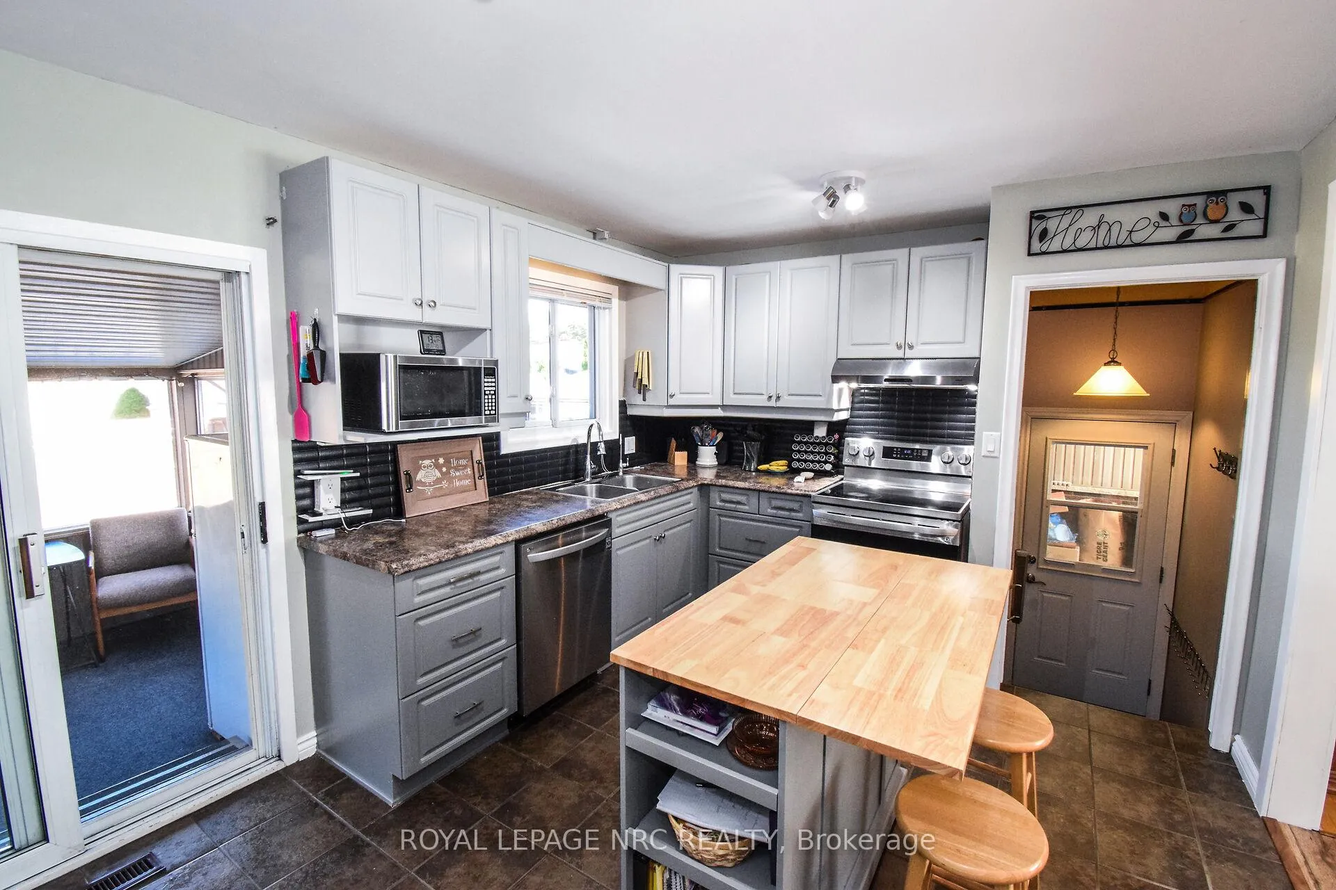 Photo 12 of 11 Grosvenor Street, St. Catharines, Bunting/Linwell — HOMEH