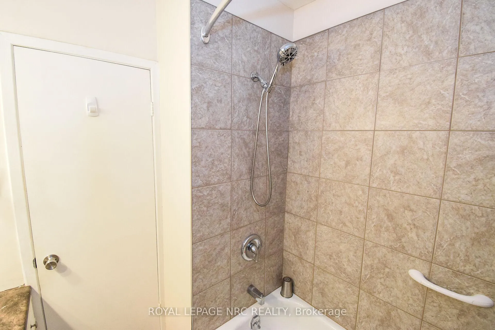 Photo 18 of 11 Grosvenor Street, St. Catharines, Bunting/Linwell — HOMEH