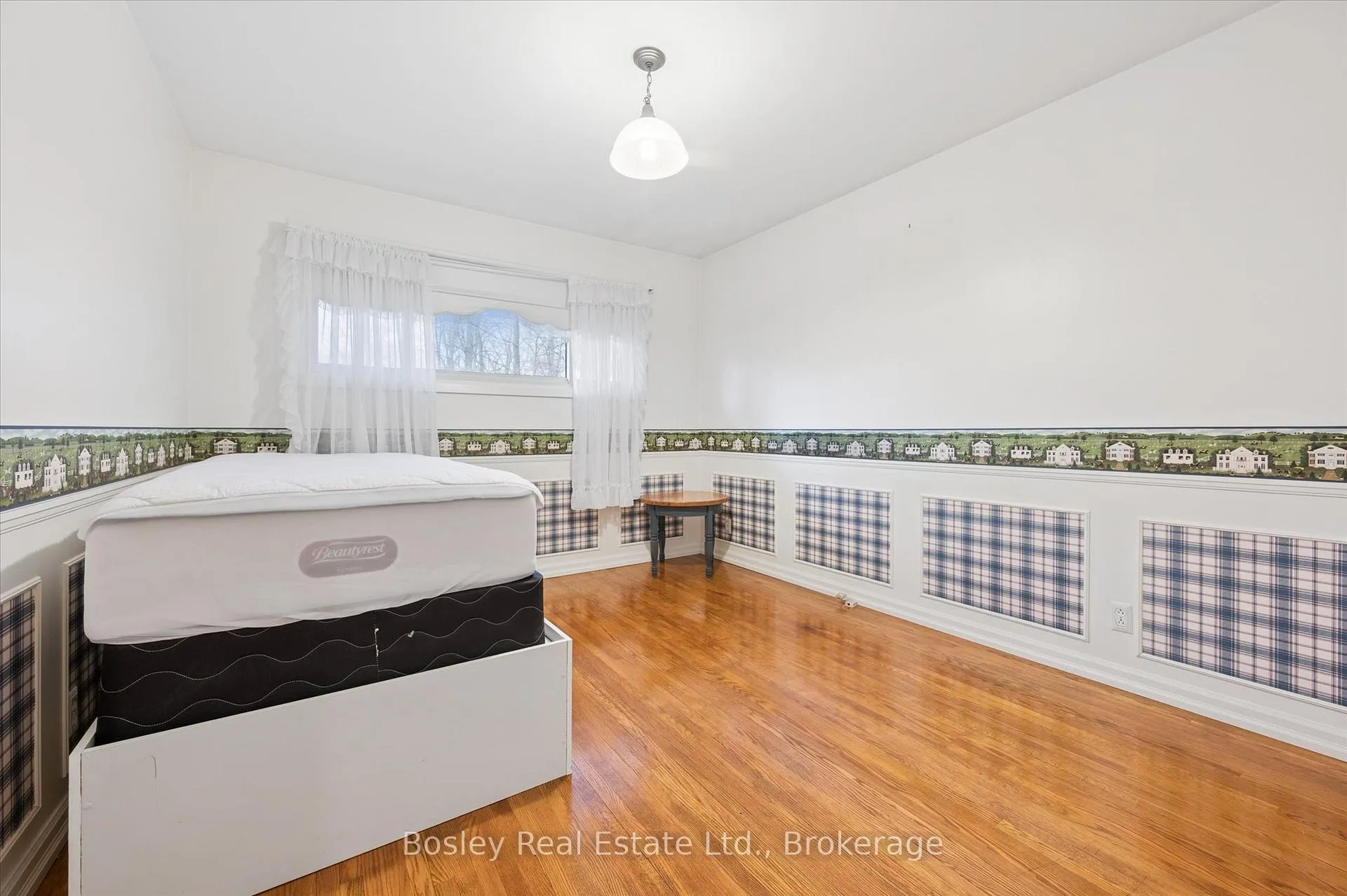 Photo 16 of 30 Stonybrook Drive, Kitchener — HOMEH