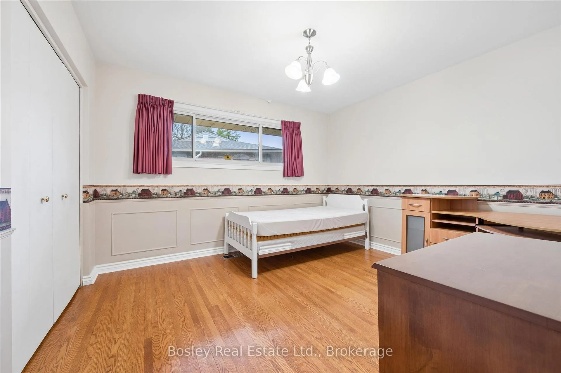 Photo 18 of 30 Stonybrook Drive, Kitchener — HOMEH