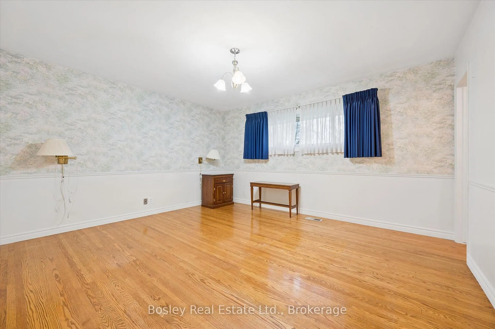 Photo 21 of 30 Stonybrook Drive, Kitchener — HOMEH