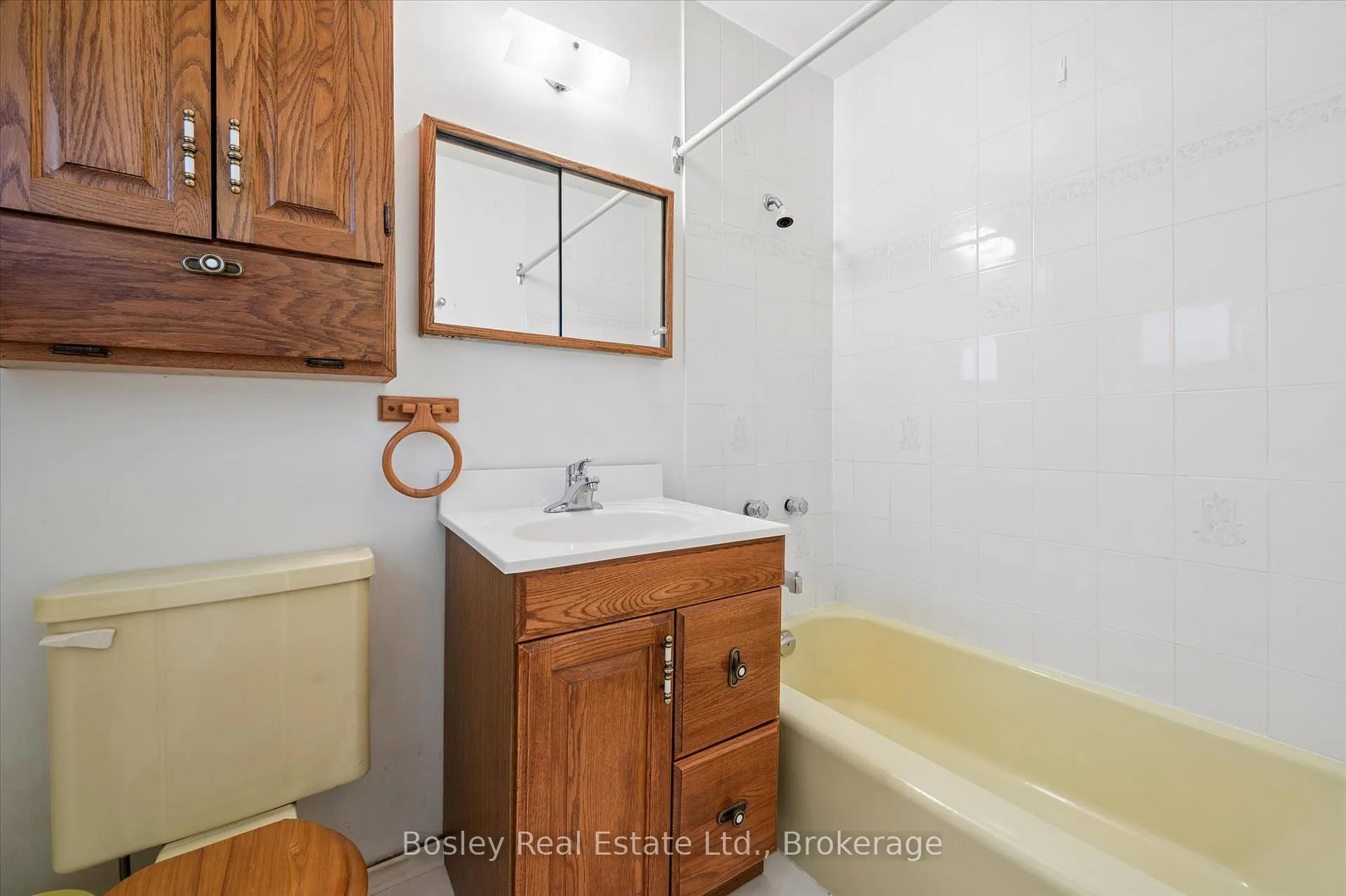 Photo 22 of 30 Stonybrook Drive, Kitchener — HOMEH