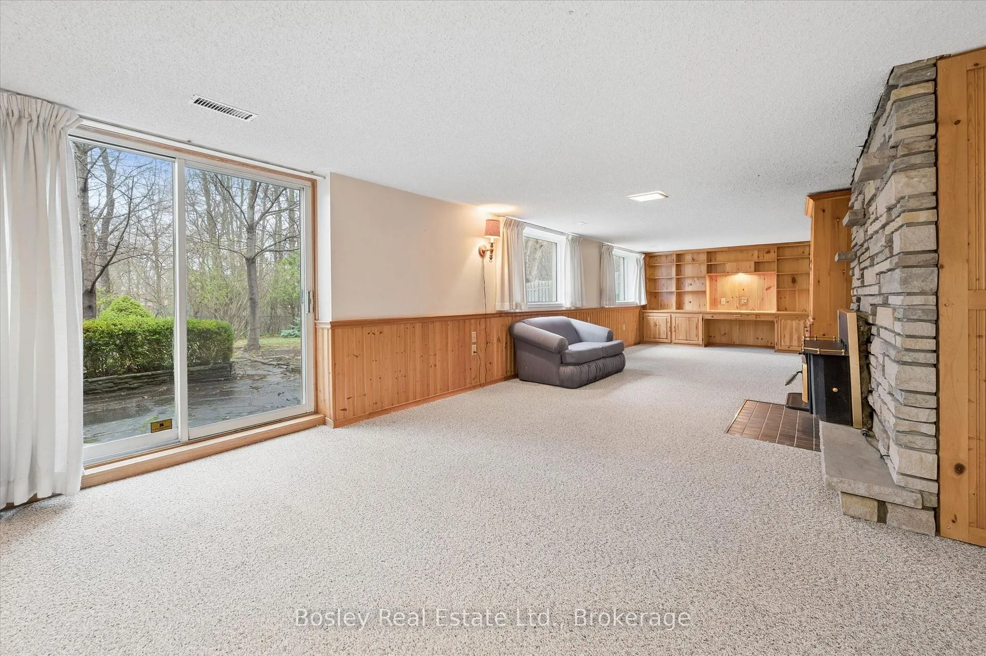 Photo 24 of 30 Stonybrook Drive, Kitchener — HOMEH