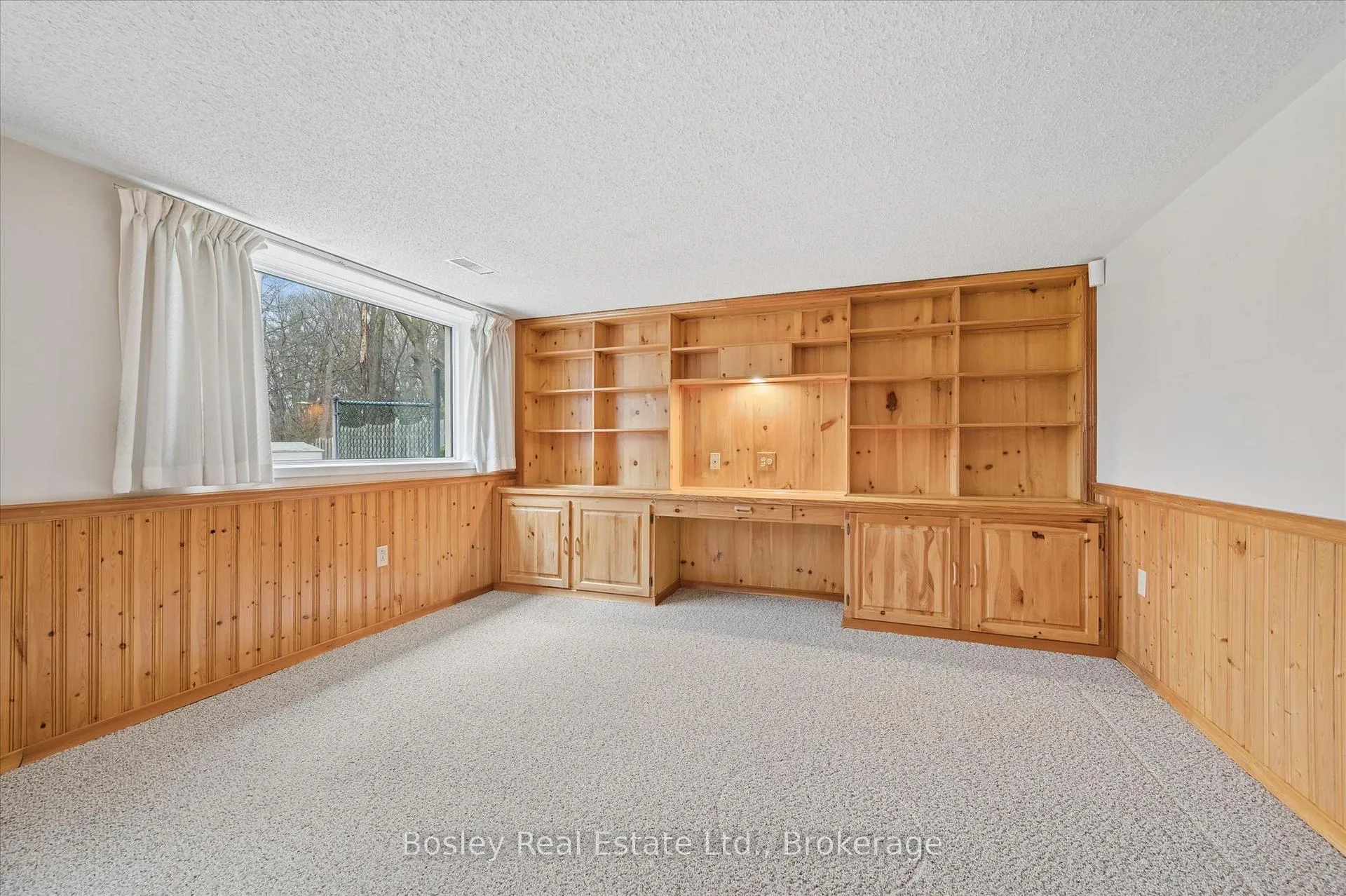 Photo 26 of 30 Stonybrook Drive, Kitchener — HOMEH