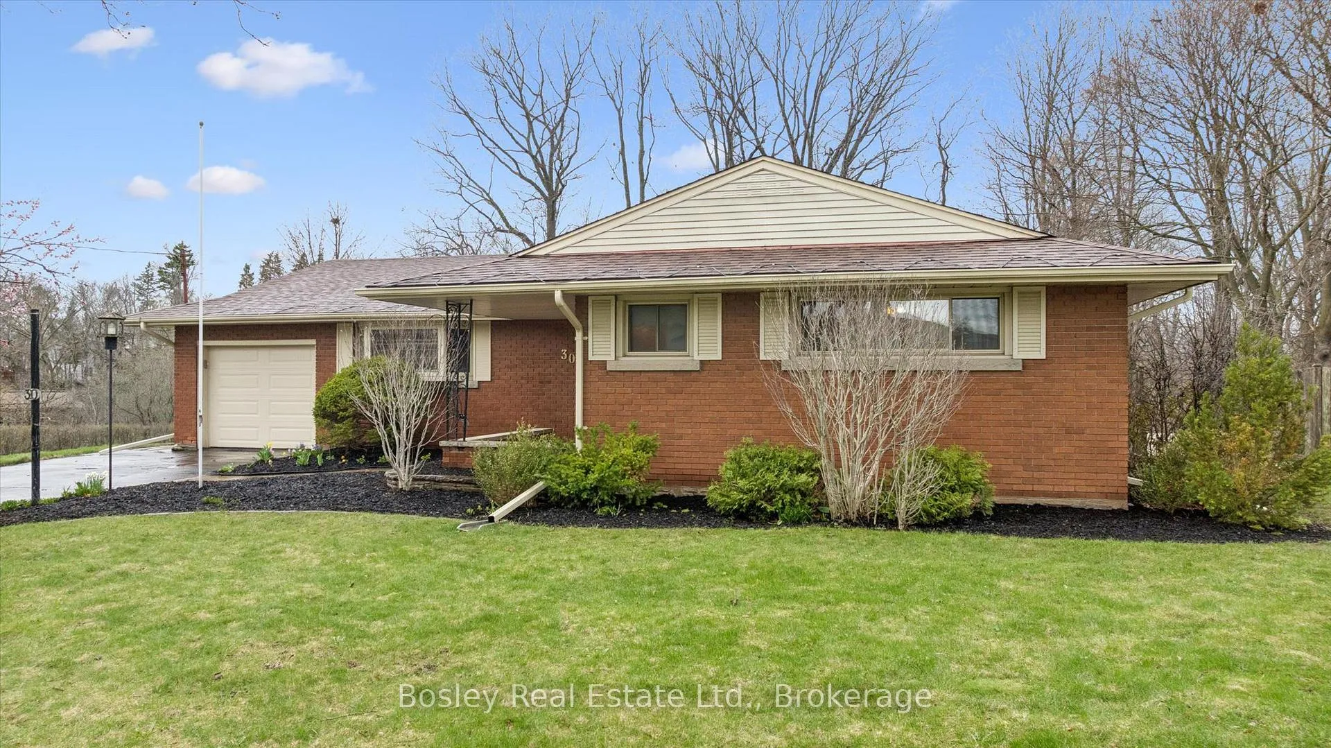 Photo 40 of 30 Stonybrook Drive, Kitchener — HOMEH