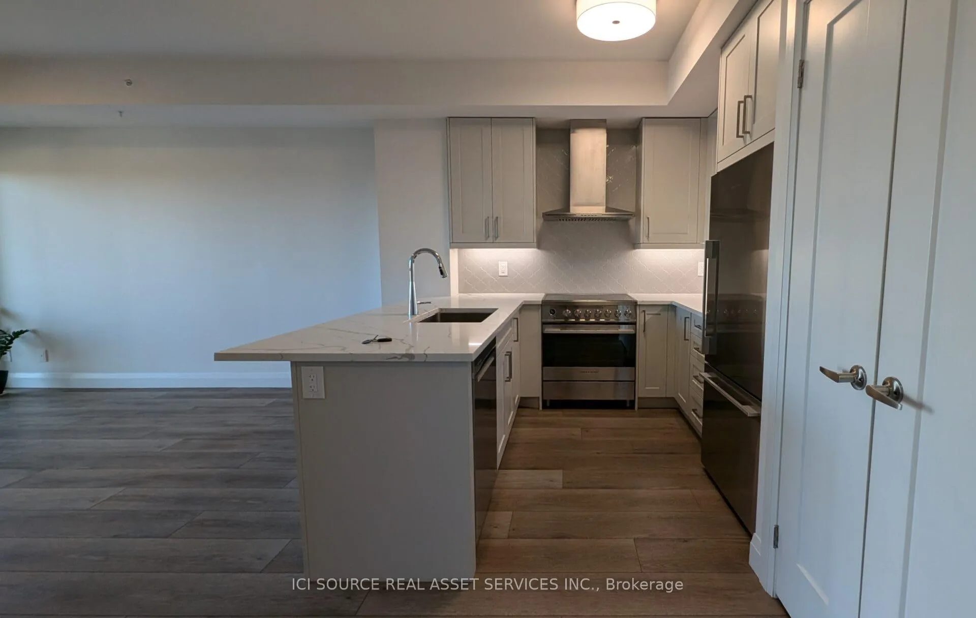 Photo 1 of Unit 806, 500 Brock Avenue, Burlington, Brant — HOMEH