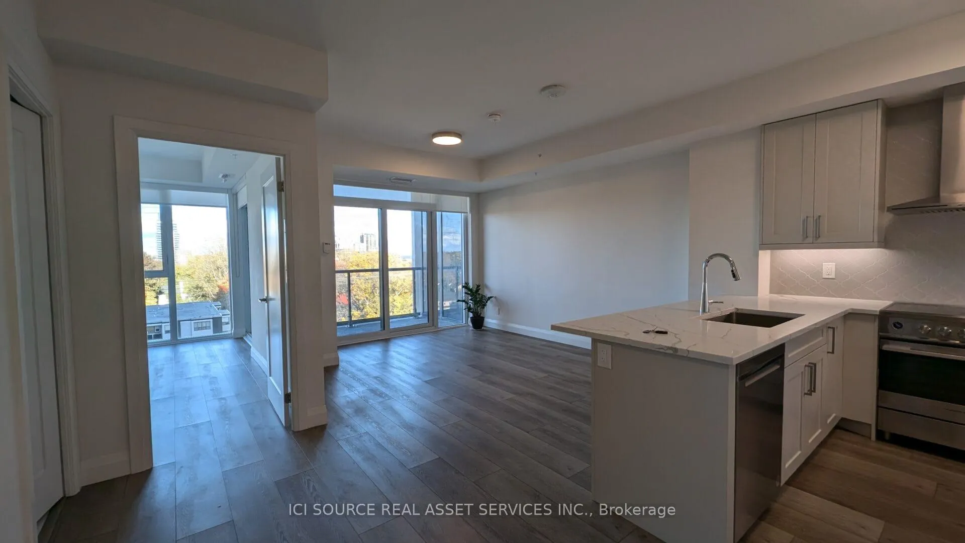 Photo 3 of Unit 806, 500 Brock Avenue, Burlington, Brant — HOMEH