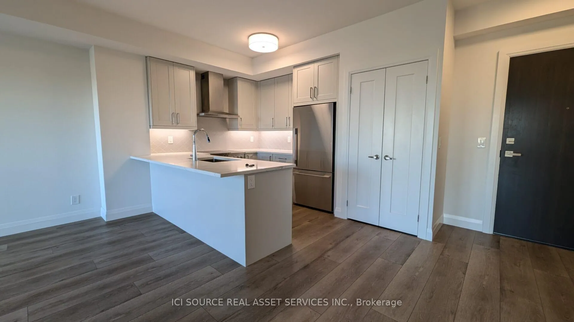 Photo 4 of Unit 806, 500 Brock Avenue, Burlington, Brant — HOMEH