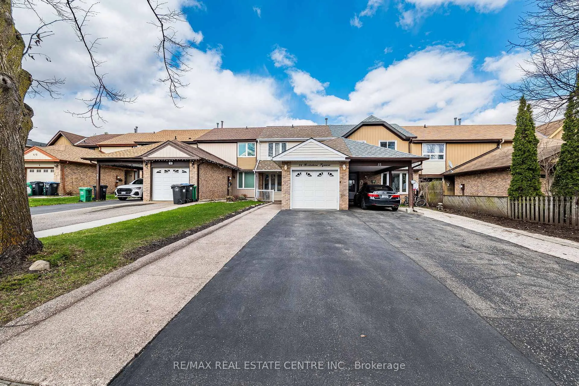 Photo 1 of 34 Berkshire Square, Brampton, Heart Lake East — HOMEH
