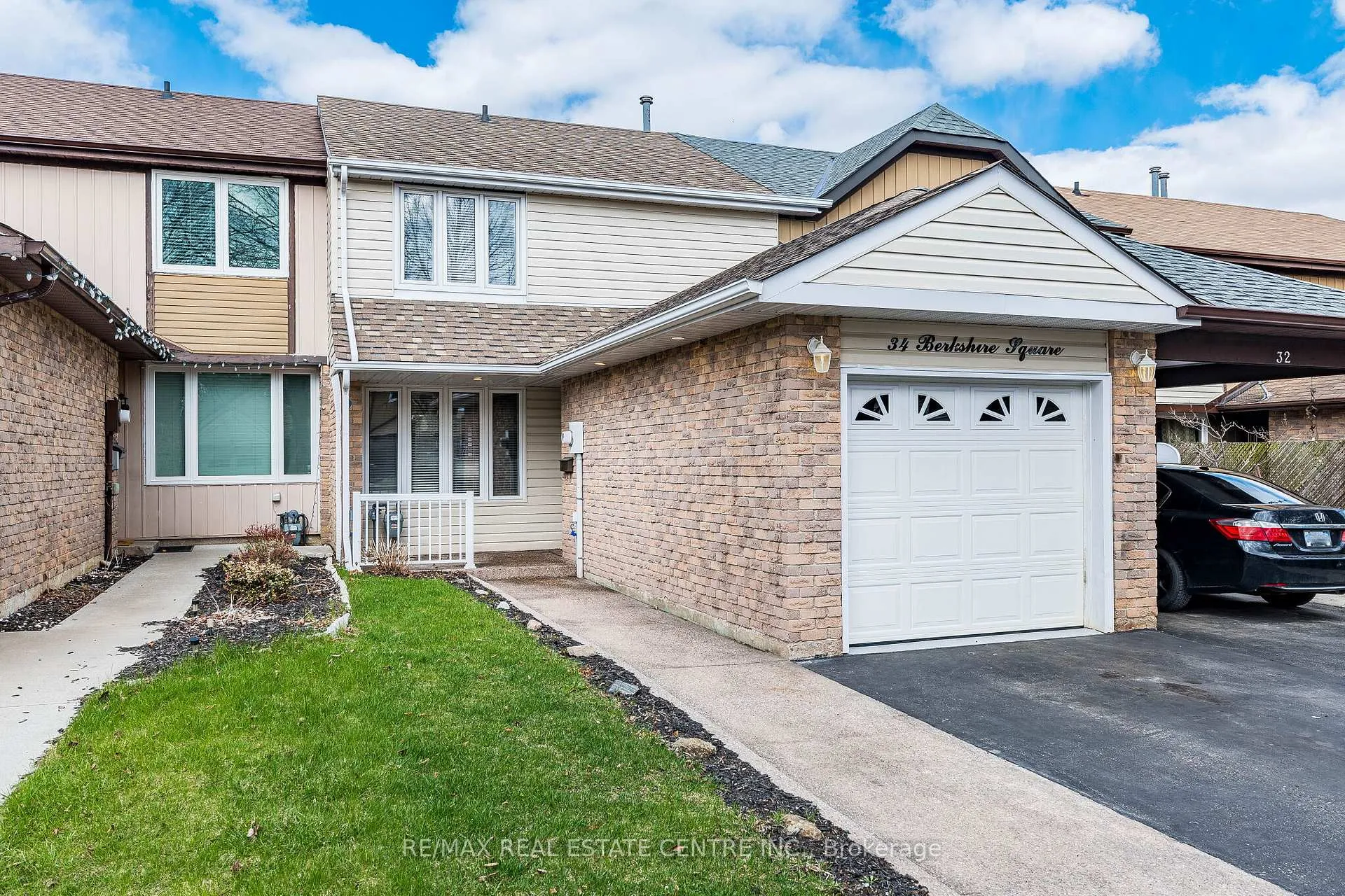Photo 2 of 34 Berkshire Square, Brampton, Heart Lake East — HOMEH