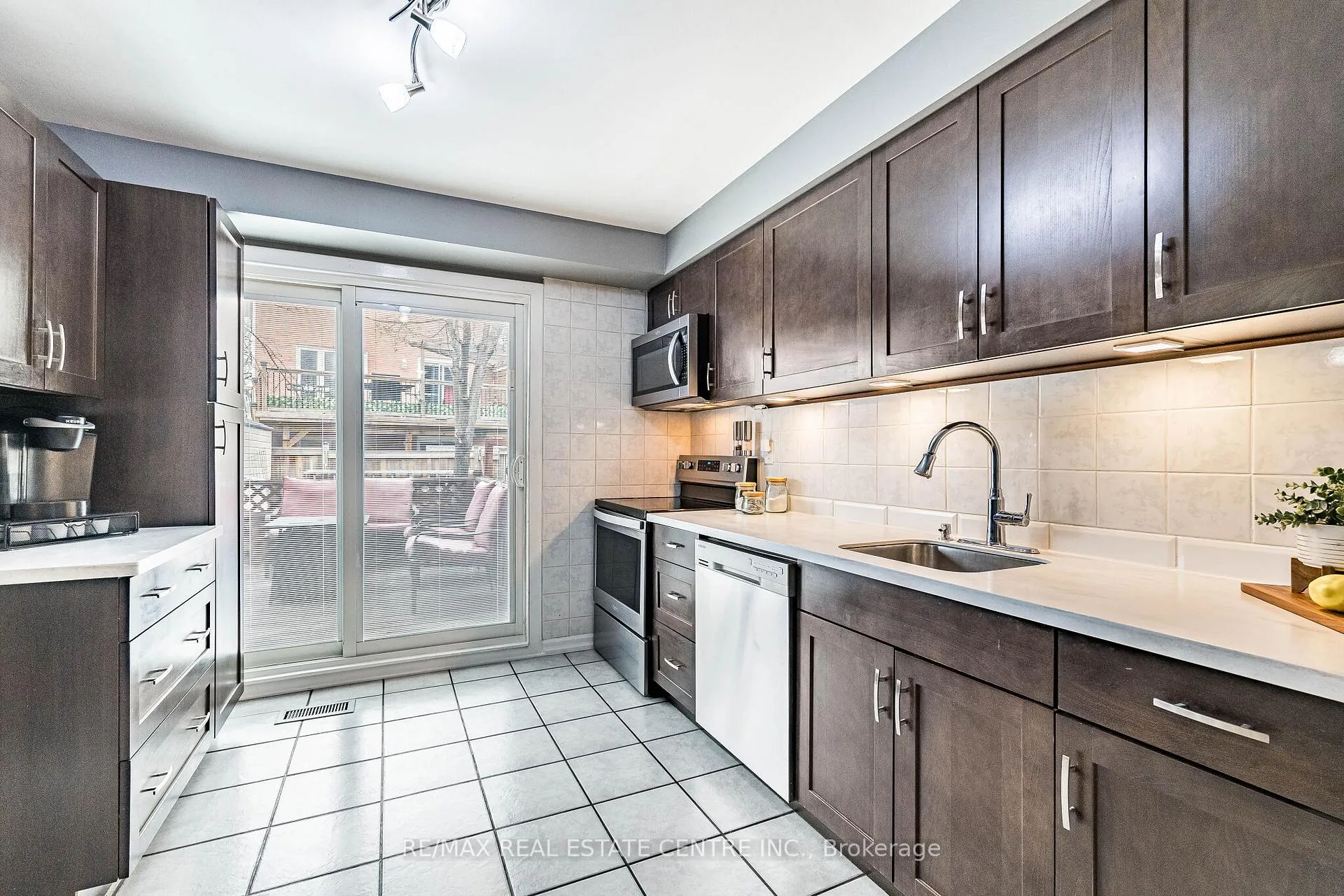 Photo 12 of 34 Berkshire Square, Brampton, Heart Lake East — HOMEH