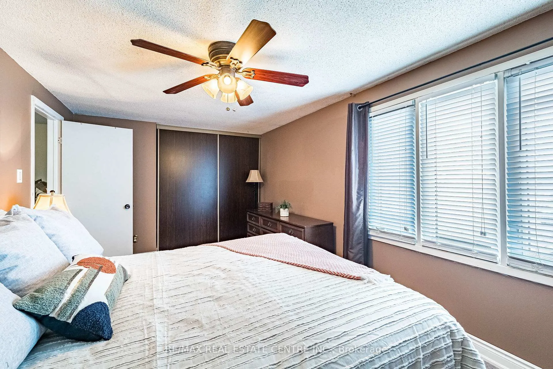 Photo 17 of 34 Berkshire Square, Brampton, Heart Lake East — HOMEH