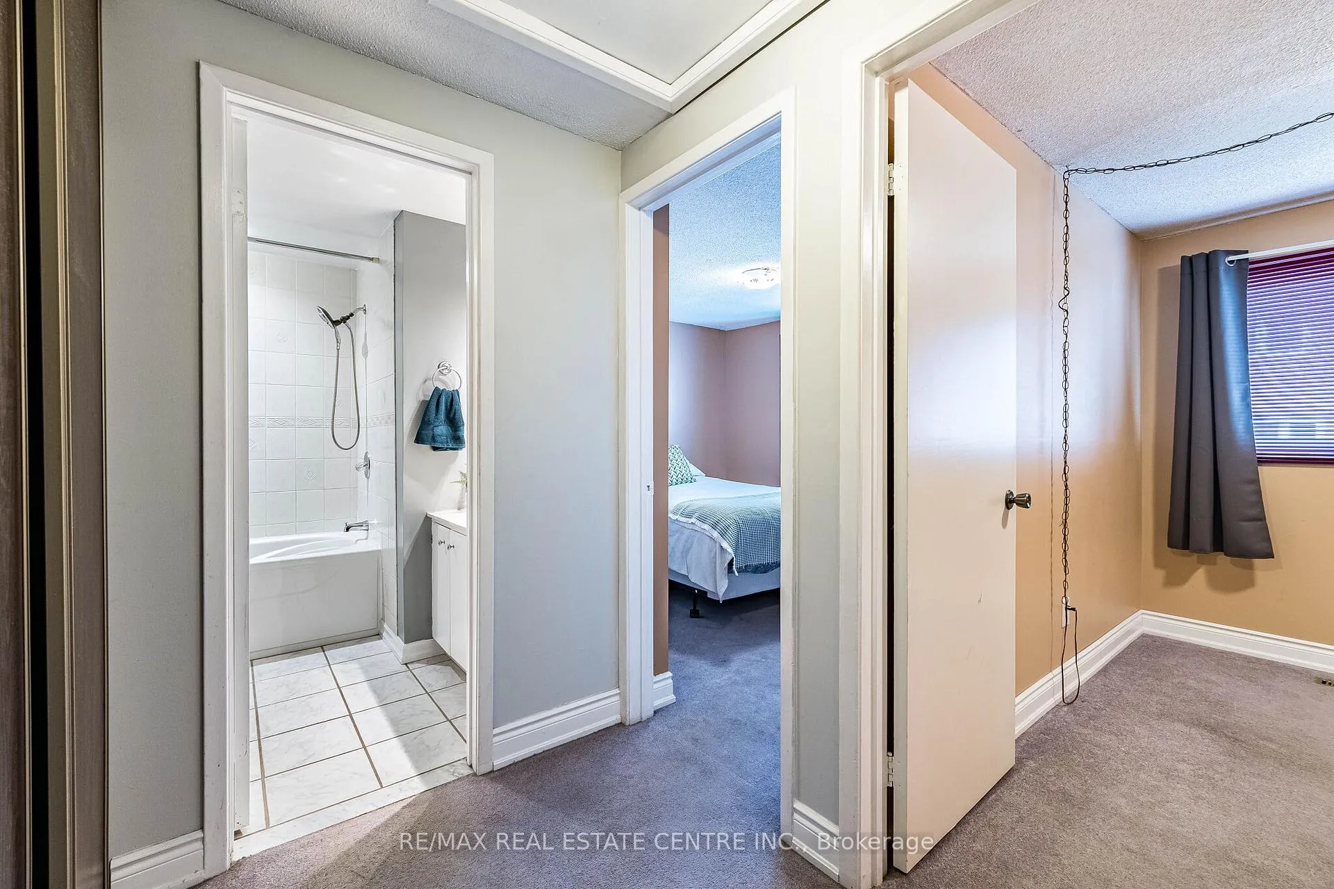 Photo 18 of 34 Berkshire Square, Brampton, Heart Lake East — HOMEH