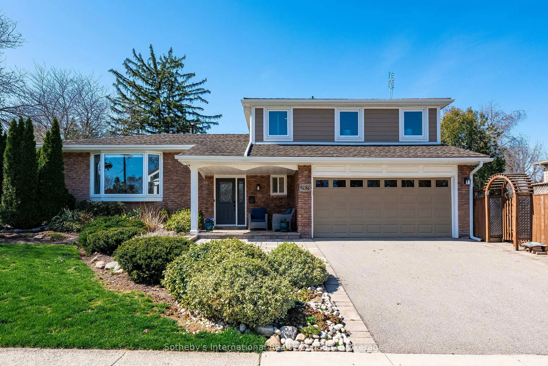 Photo 1 of 4151 Spruce Avenue, Burlington, Shoreacres — HOMEH
