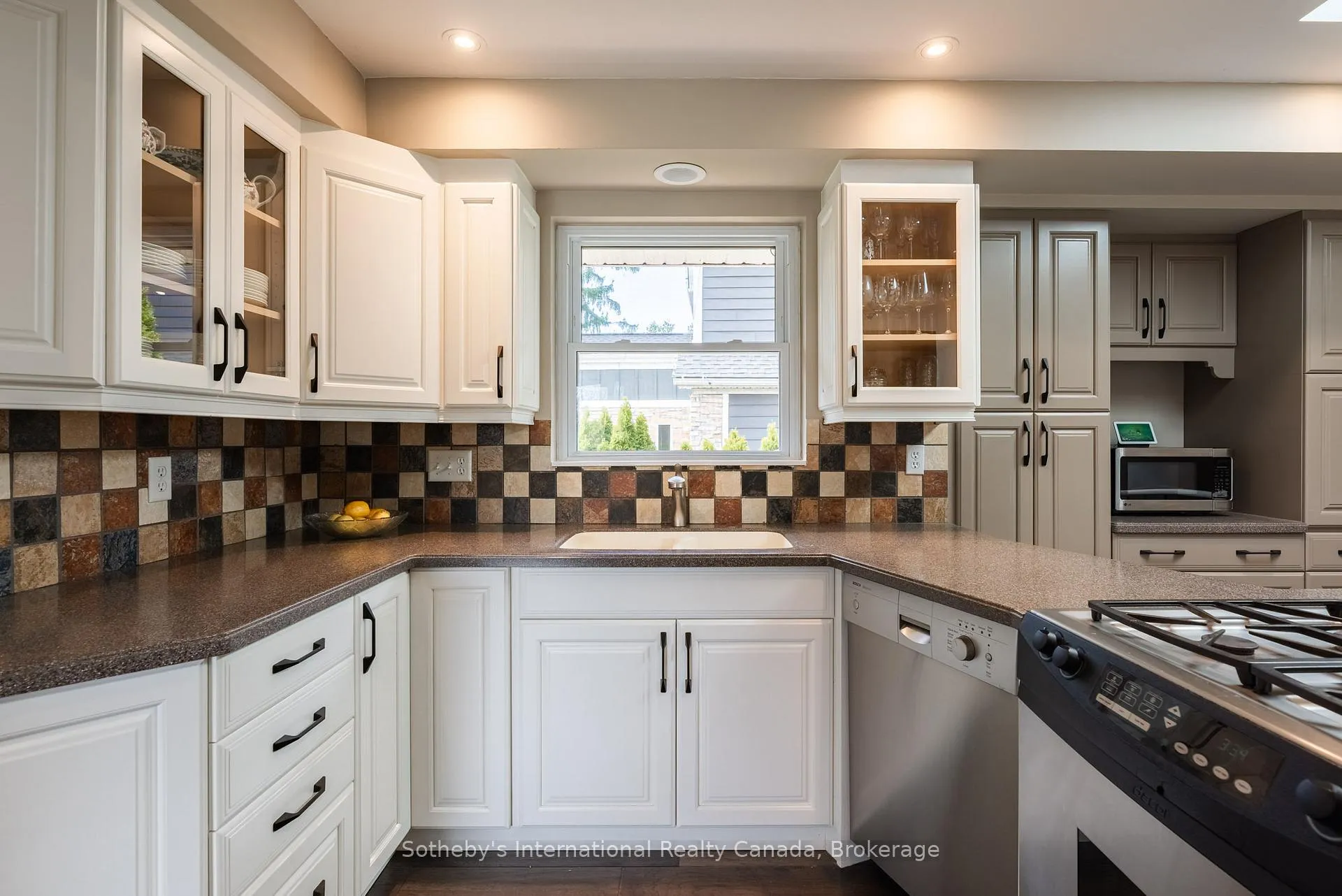 Photo 7 of 4151 Spruce Avenue, Burlington, Shoreacres — HOMEH