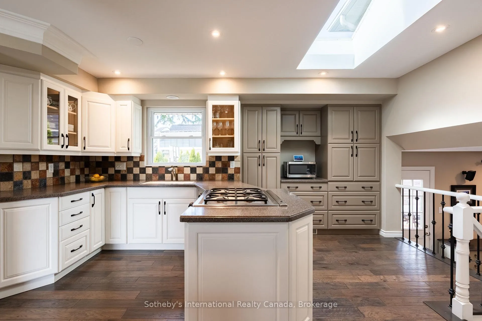 Photo 8 of 4151 Spruce Avenue, Burlington, Shoreacres — HOMEH