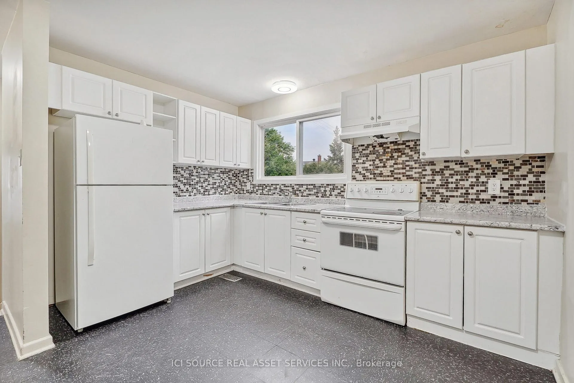 Photo 7 of 1391 Claymor Avenue, Ottawa, Carleton Square — HOMEH