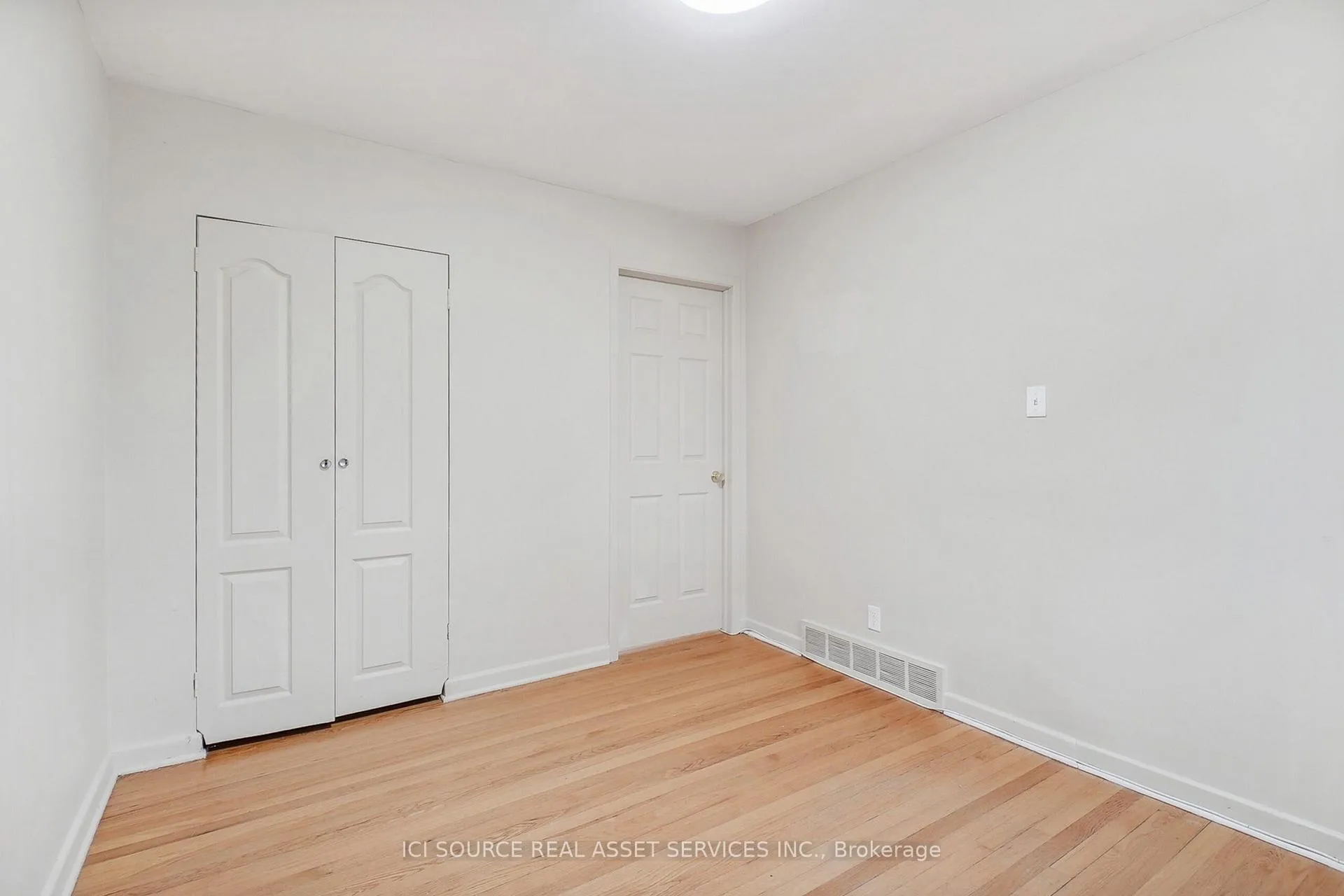Photo 8 of 1391 Claymor Avenue, Ottawa, Carleton Square — HOMEH