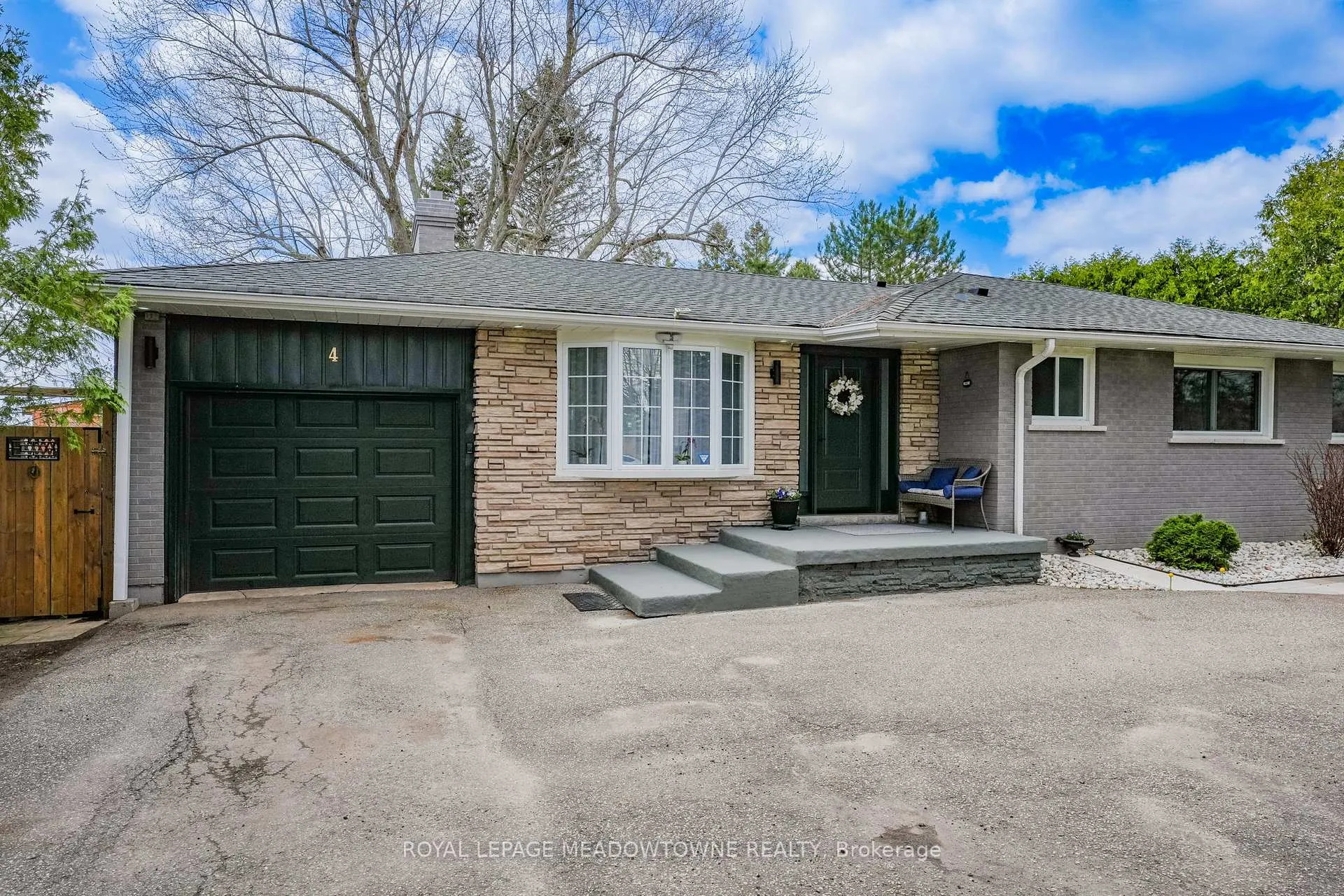 Photo 3 of 4 Chipper Court, Halton Hills, Georgetown — HOMEH
