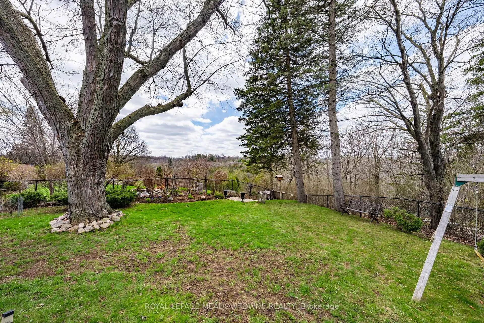 Photo 37 of 4 Chipper Court, Halton Hills, Georgetown — HOMEH