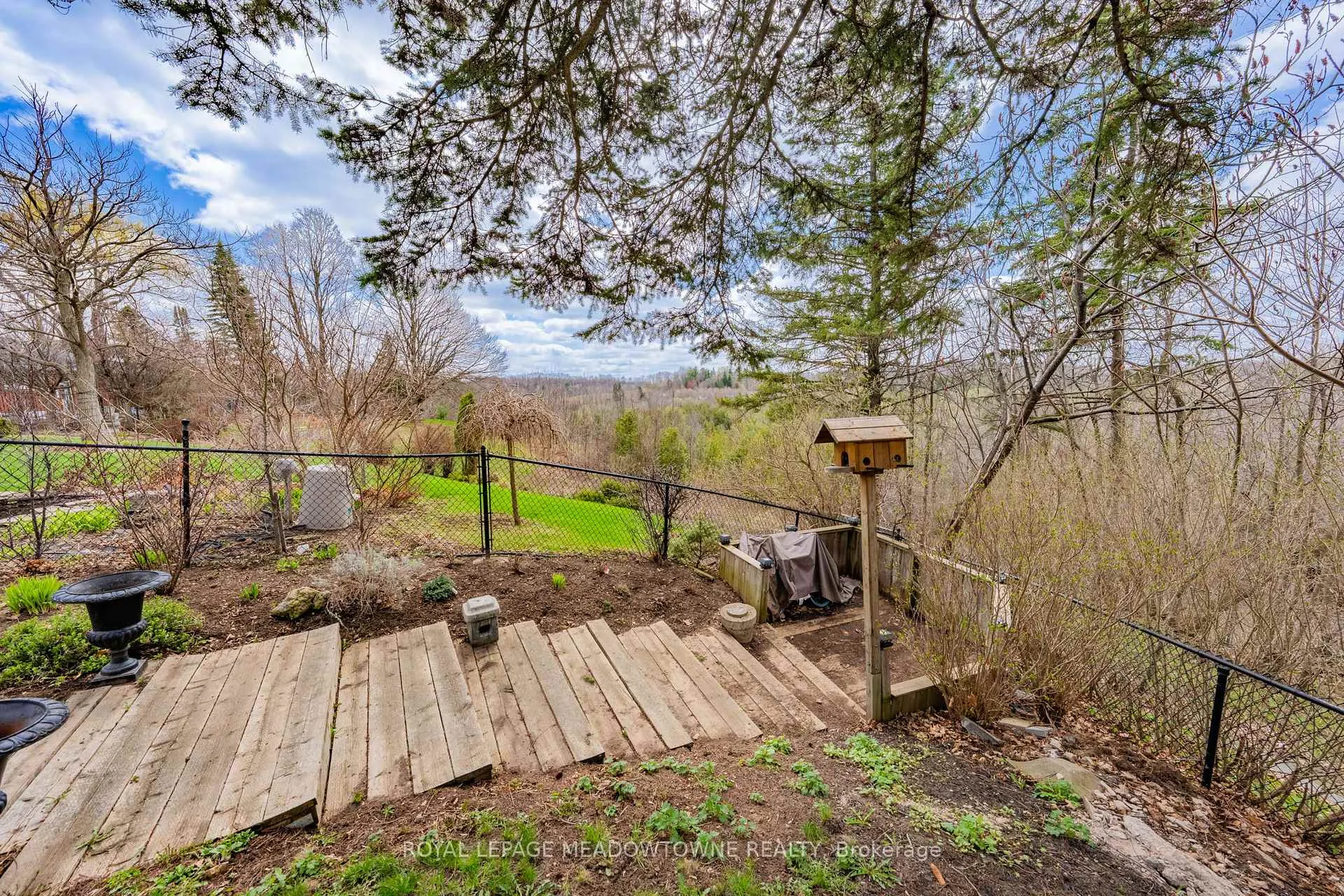 Photo 38 of 4 Chipper Court, Halton Hills, Georgetown — HOMEH