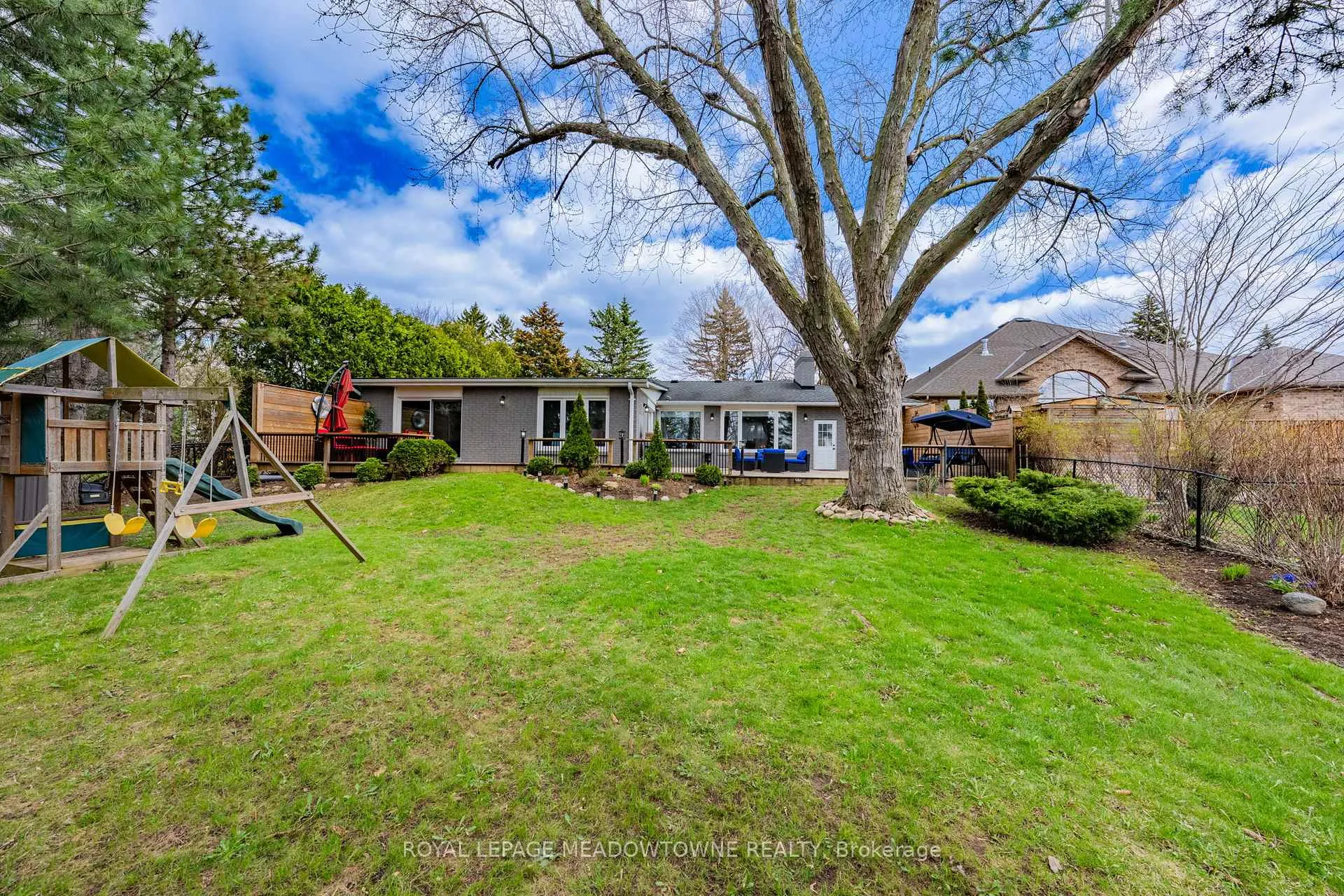 Photo 39 of 4 Chipper Court, Halton Hills, Georgetown — HOMEH