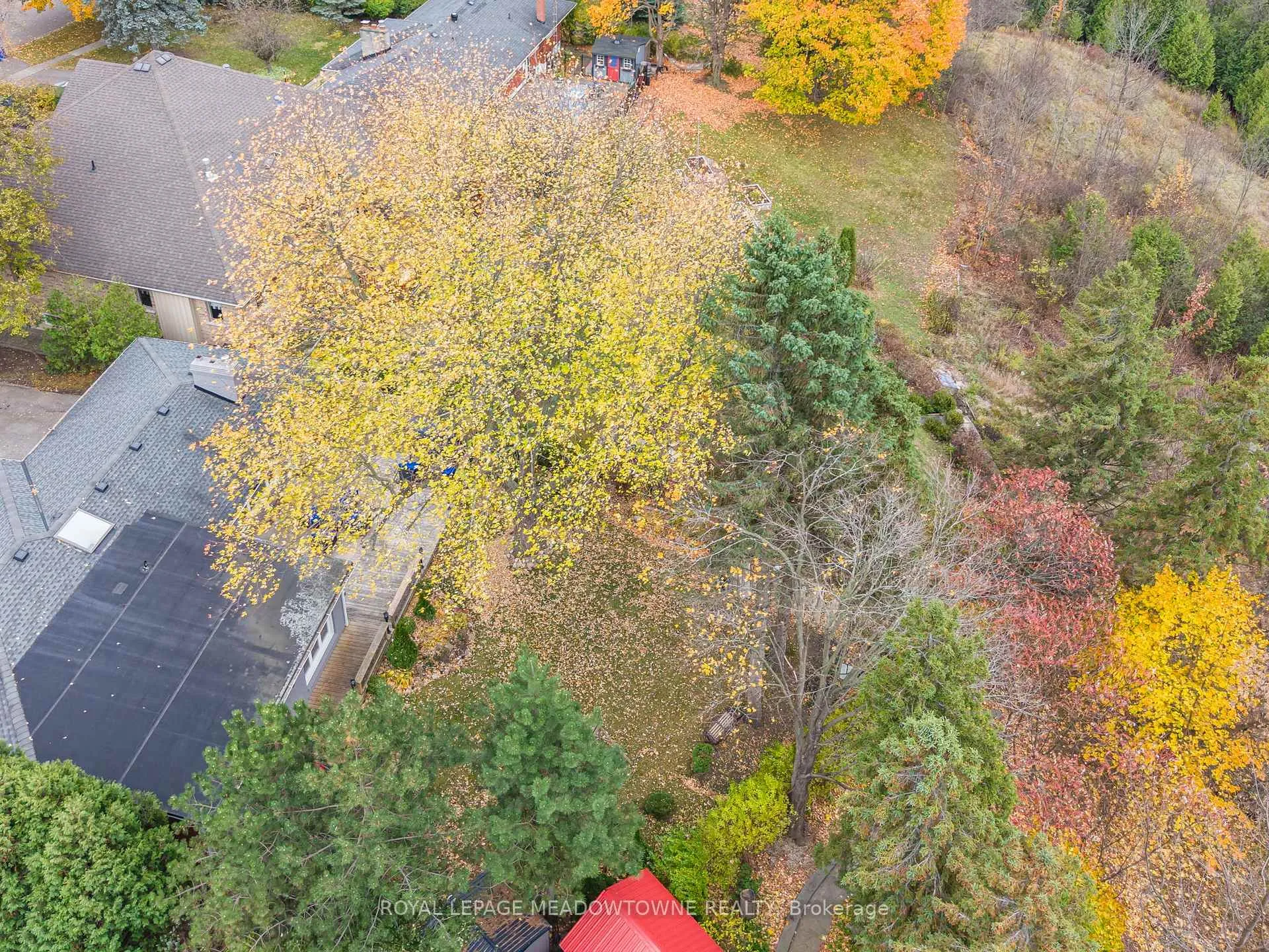 Photo 44 of 4 Chipper Court, Halton Hills, Georgetown — HOMEH