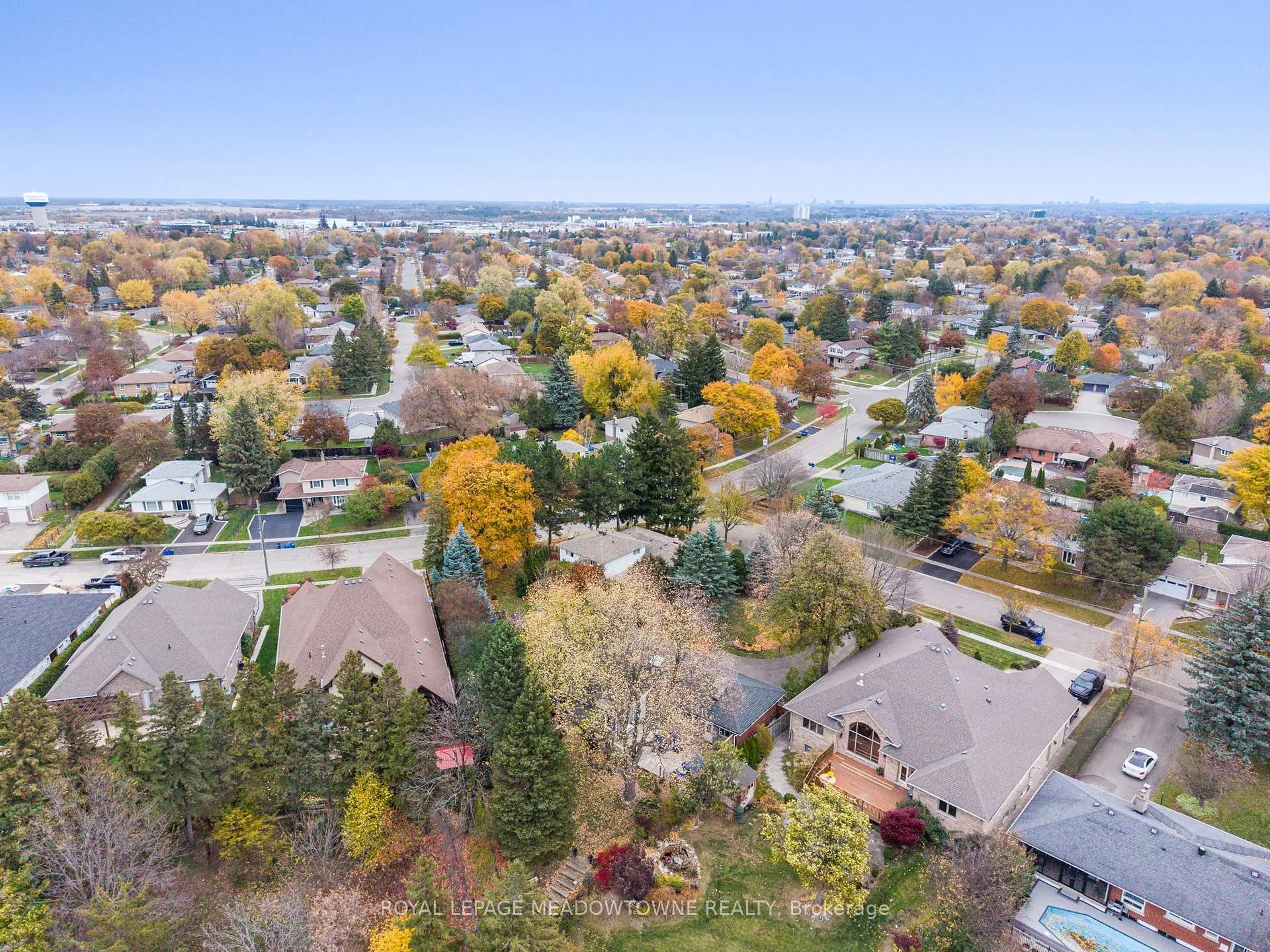 Photo 45 of 4 Chipper Court, Halton Hills, Georgetown — HOMEH