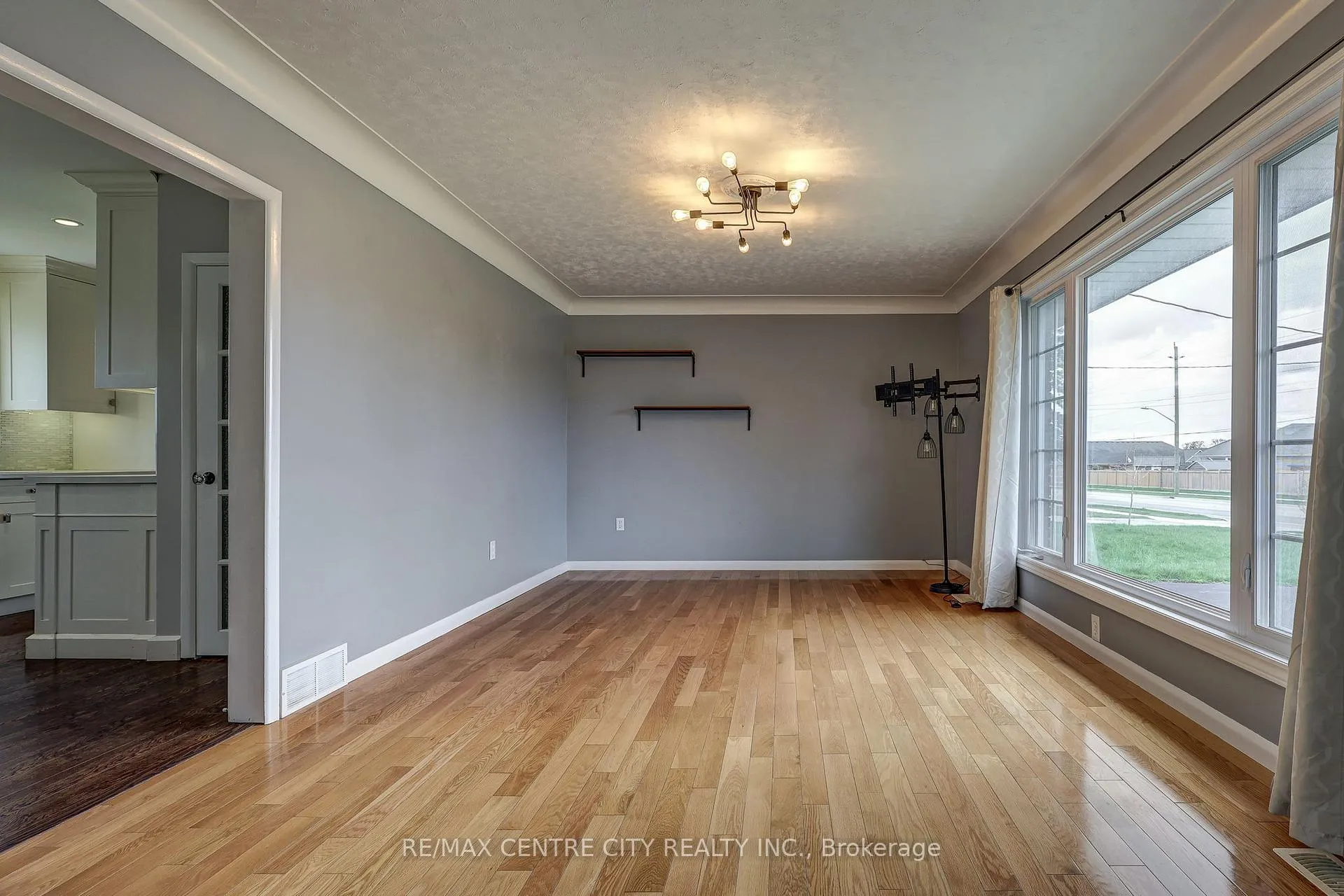 Photo 3 of 784 Elm Street, Central Elgin, Rural Central Elgin — HOMEH