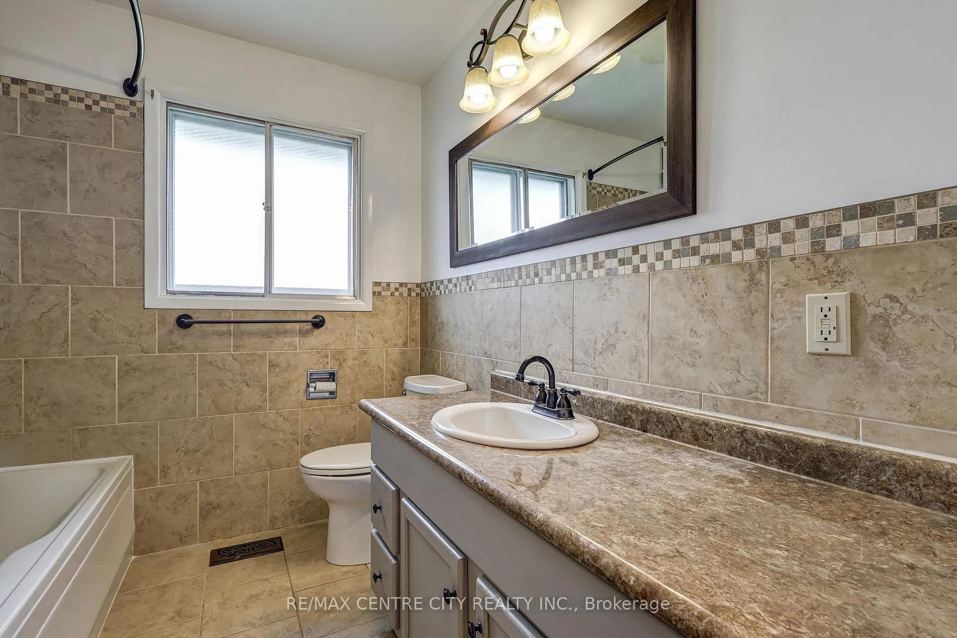 Photo 5 of 784 Elm Street, Central Elgin, Rural Central Elgin — HOMEH