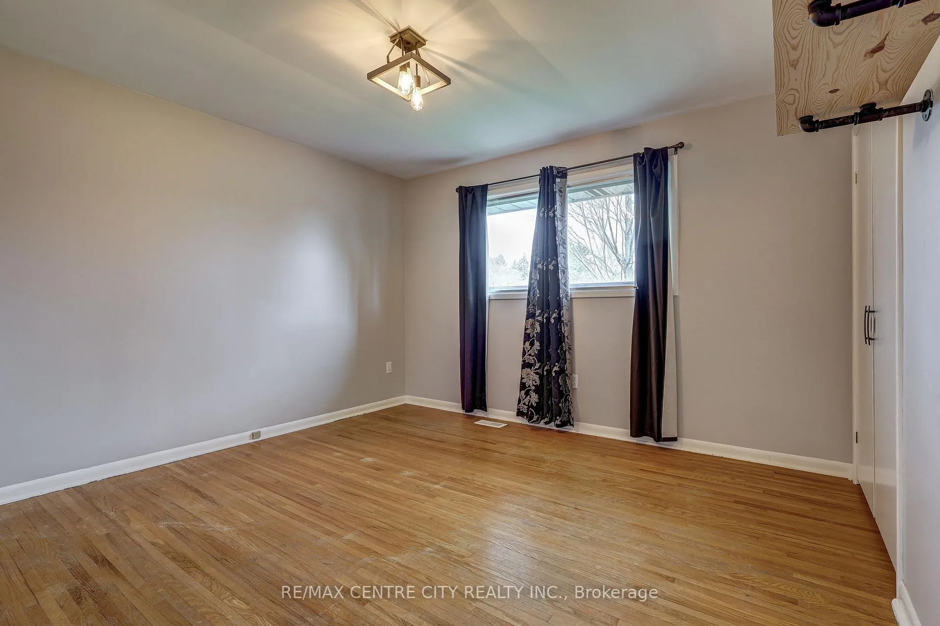 Photo 8 of 784 Elm Street, Central Elgin, Rural Central Elgin — HOMEH