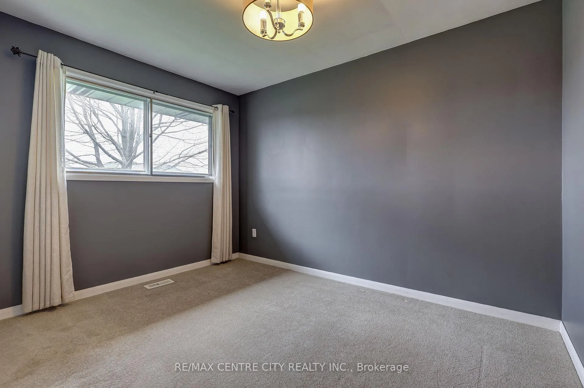 Photo 10 of 784 Elm Street, Central Elgin, Rural Central Elgin — HOMEH