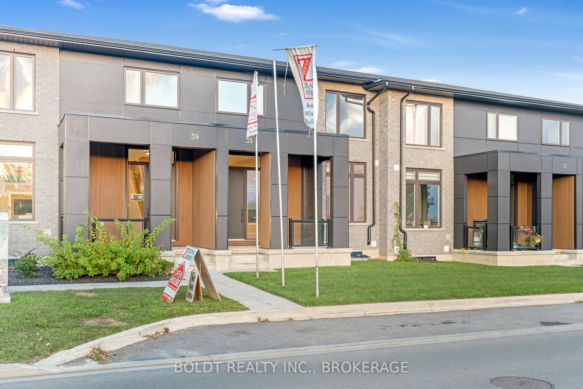 Photo 2 of 35 Wellspring Way, Pelham, Fonthill — HOMEH